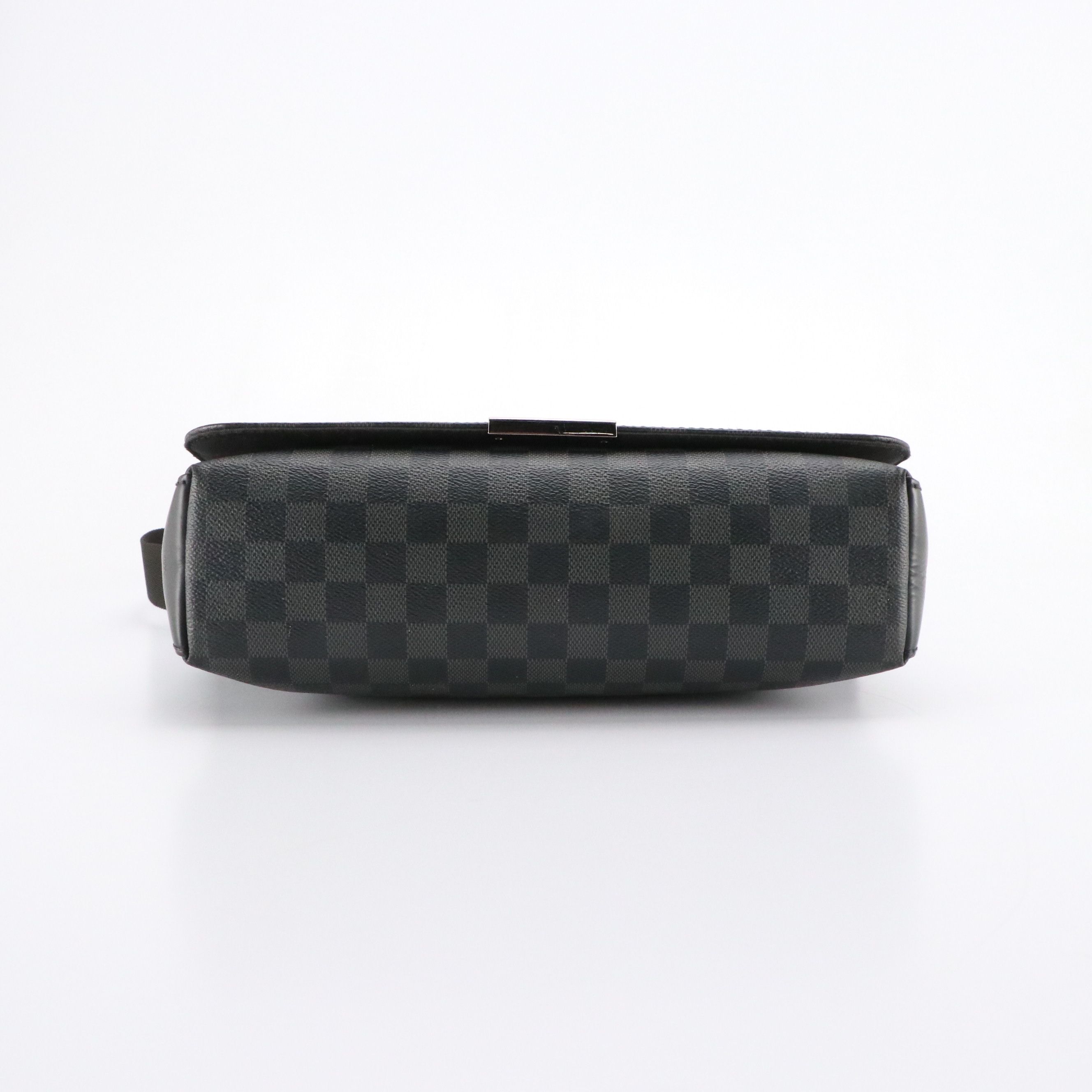 Louis Vuitton District PM Crossbody Messenger Bag in Damier Graphite Canvas