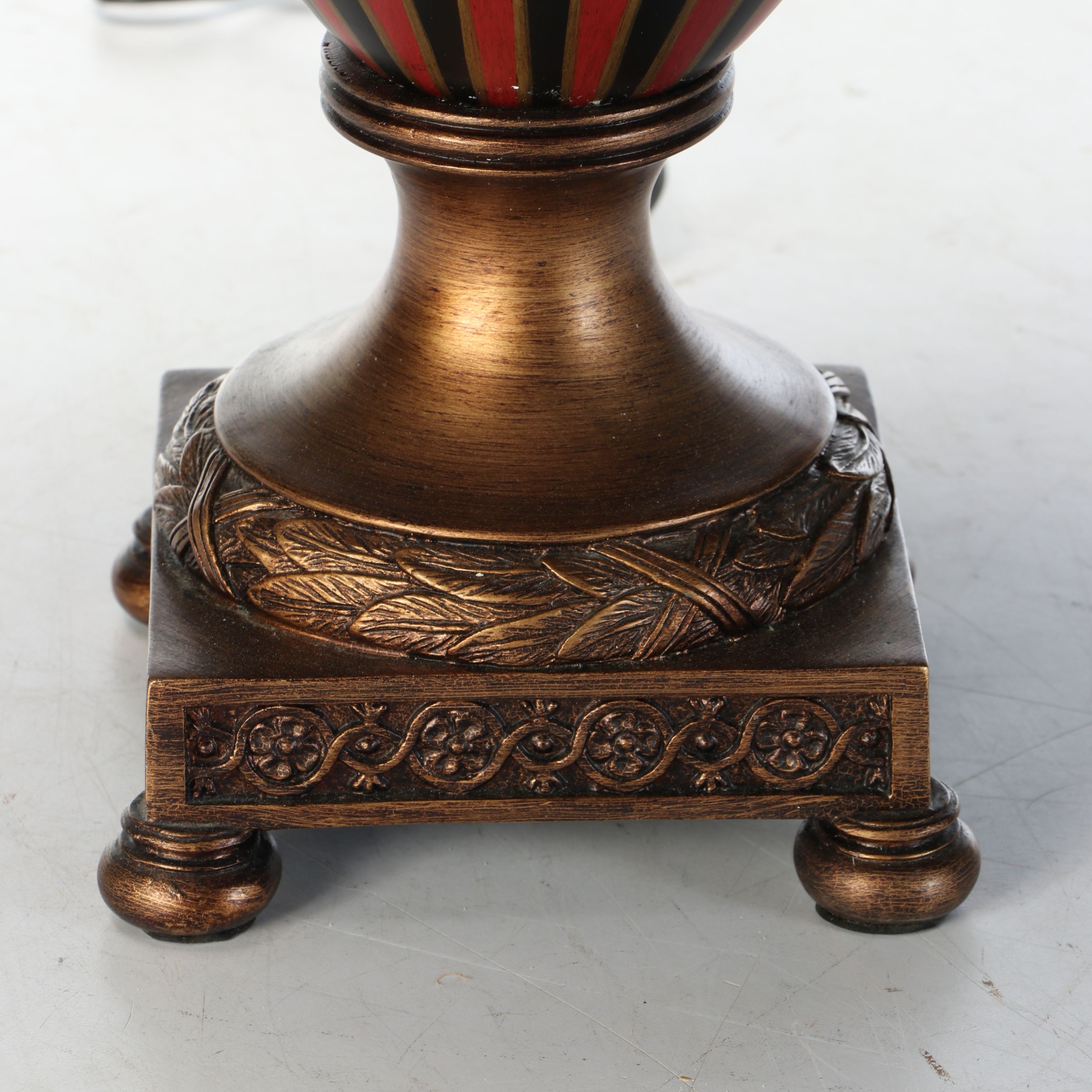 Neoclassical Style Urn-Shaped Table Lamp