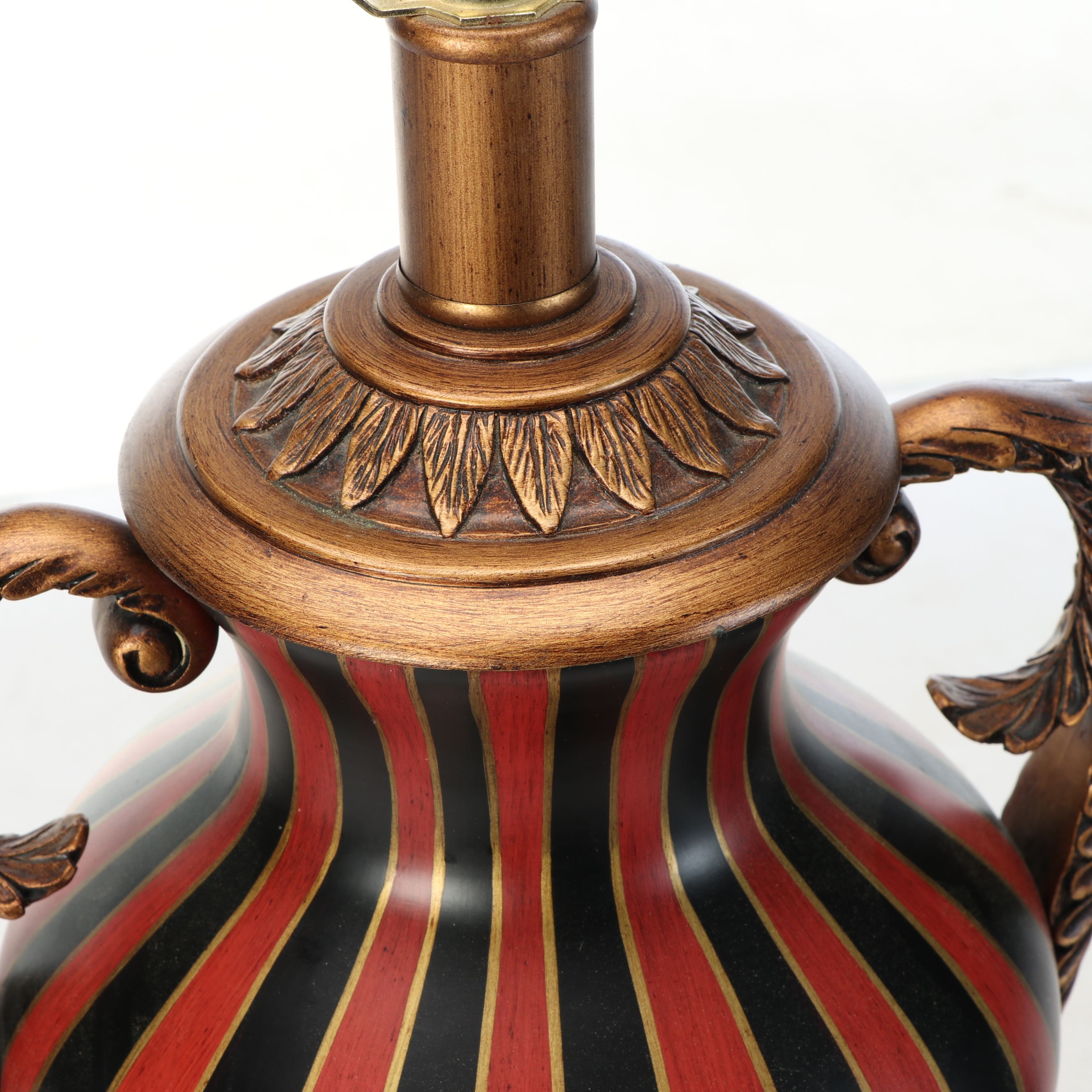 Neoclassical Style Urn-Shaped Table Lamp