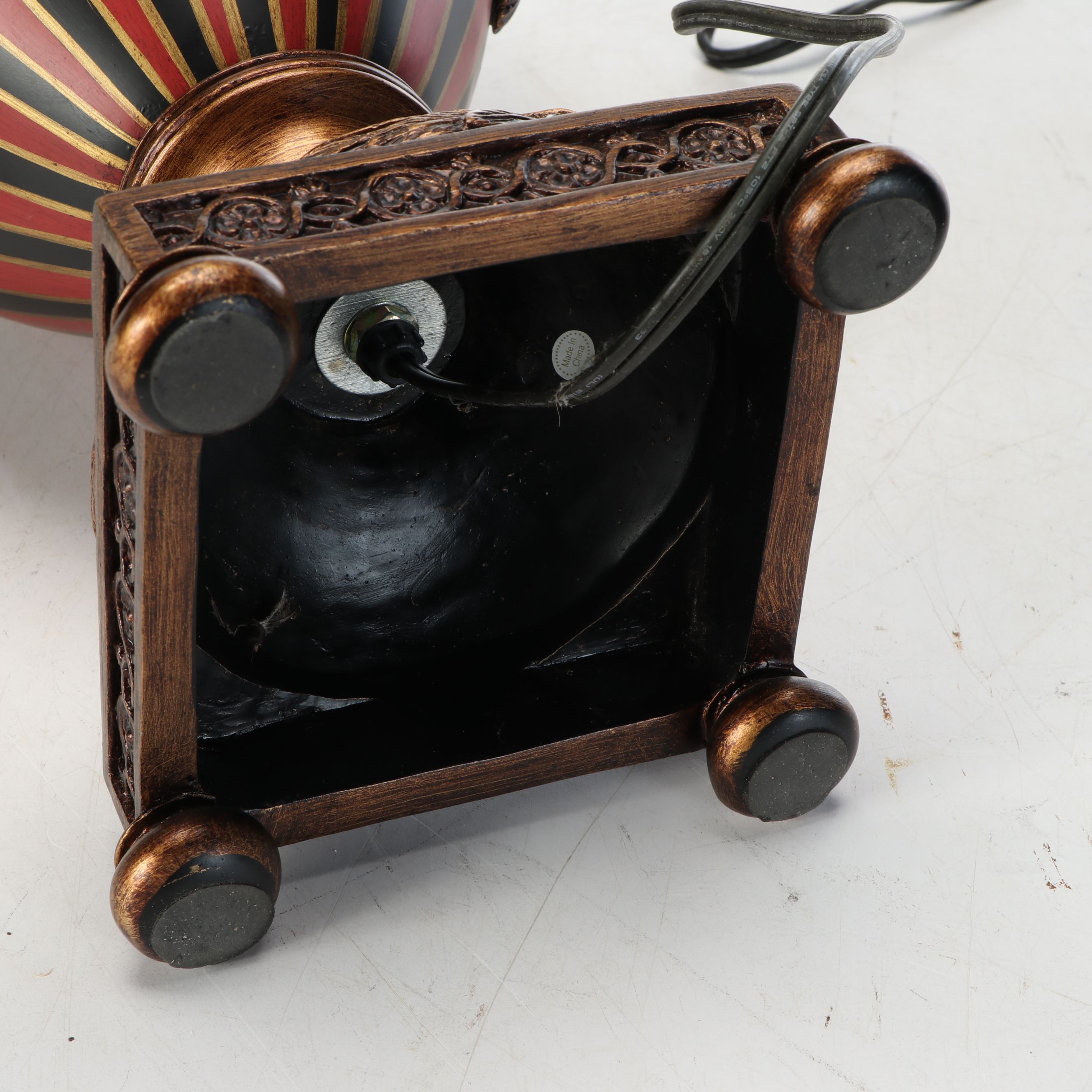 Neoclassical Style Urn-Shaped Table Lamp