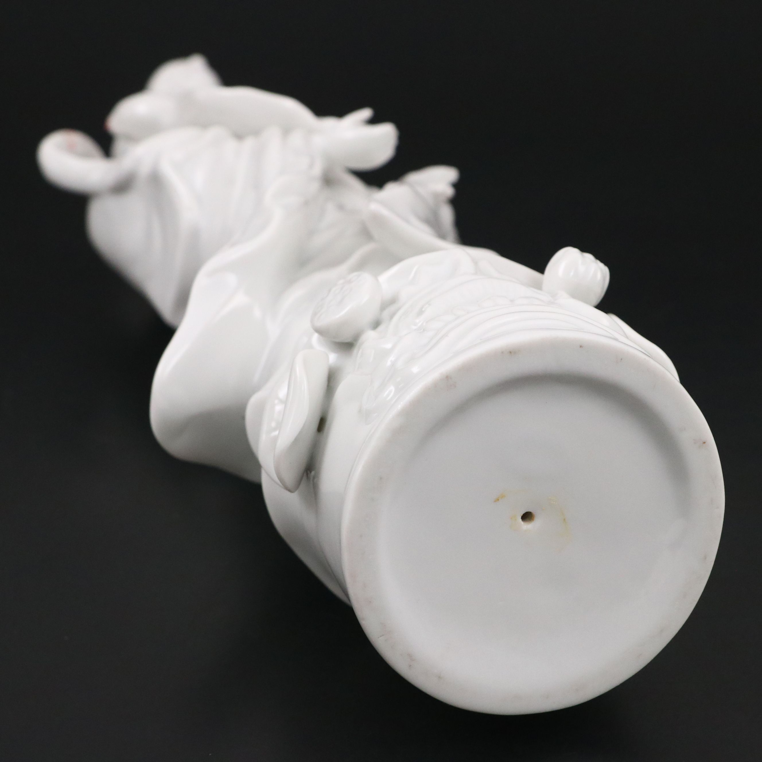 Chinese Blanc de Chine Guanyin Figurine