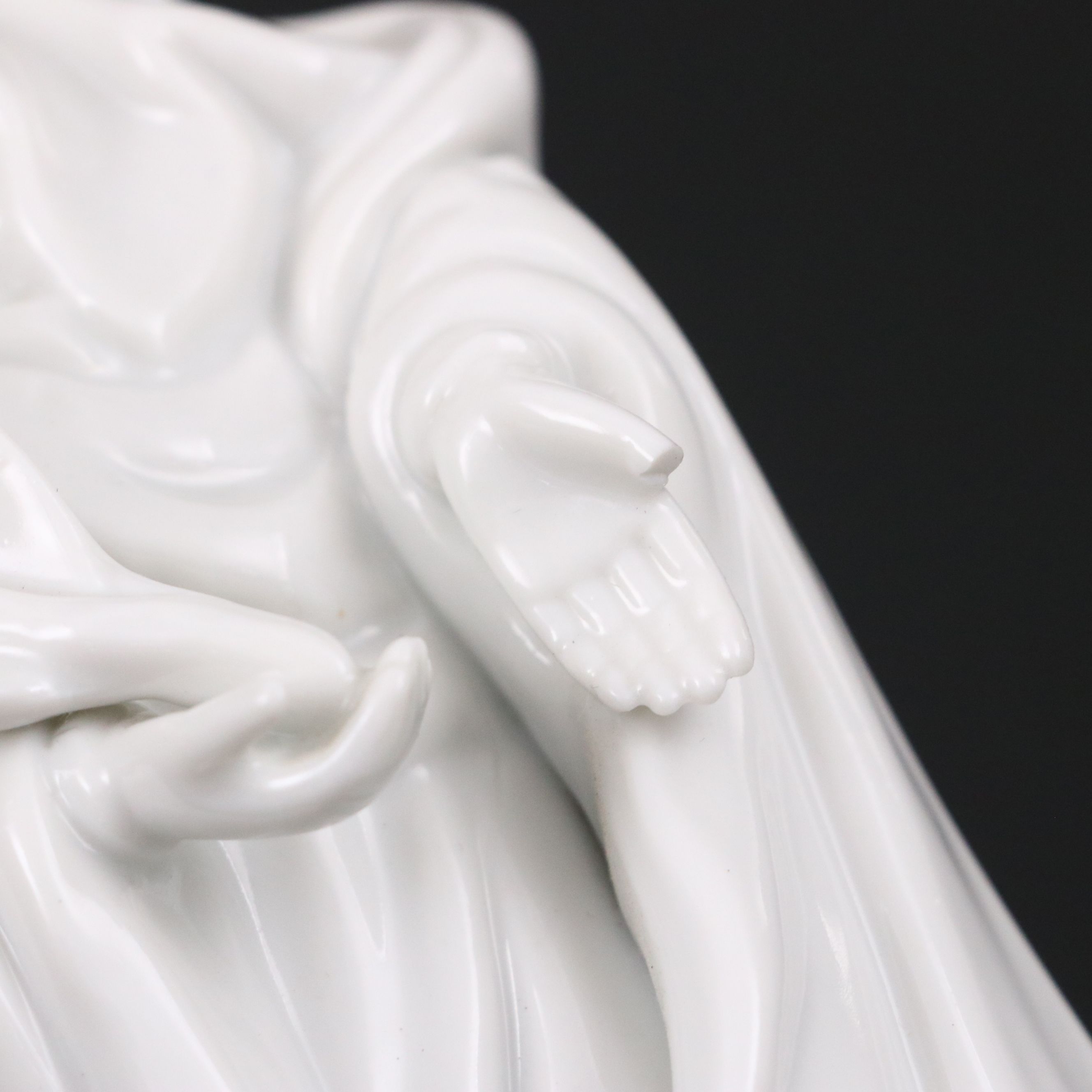 Chinese Blanc de Chine Guanyin Figurine