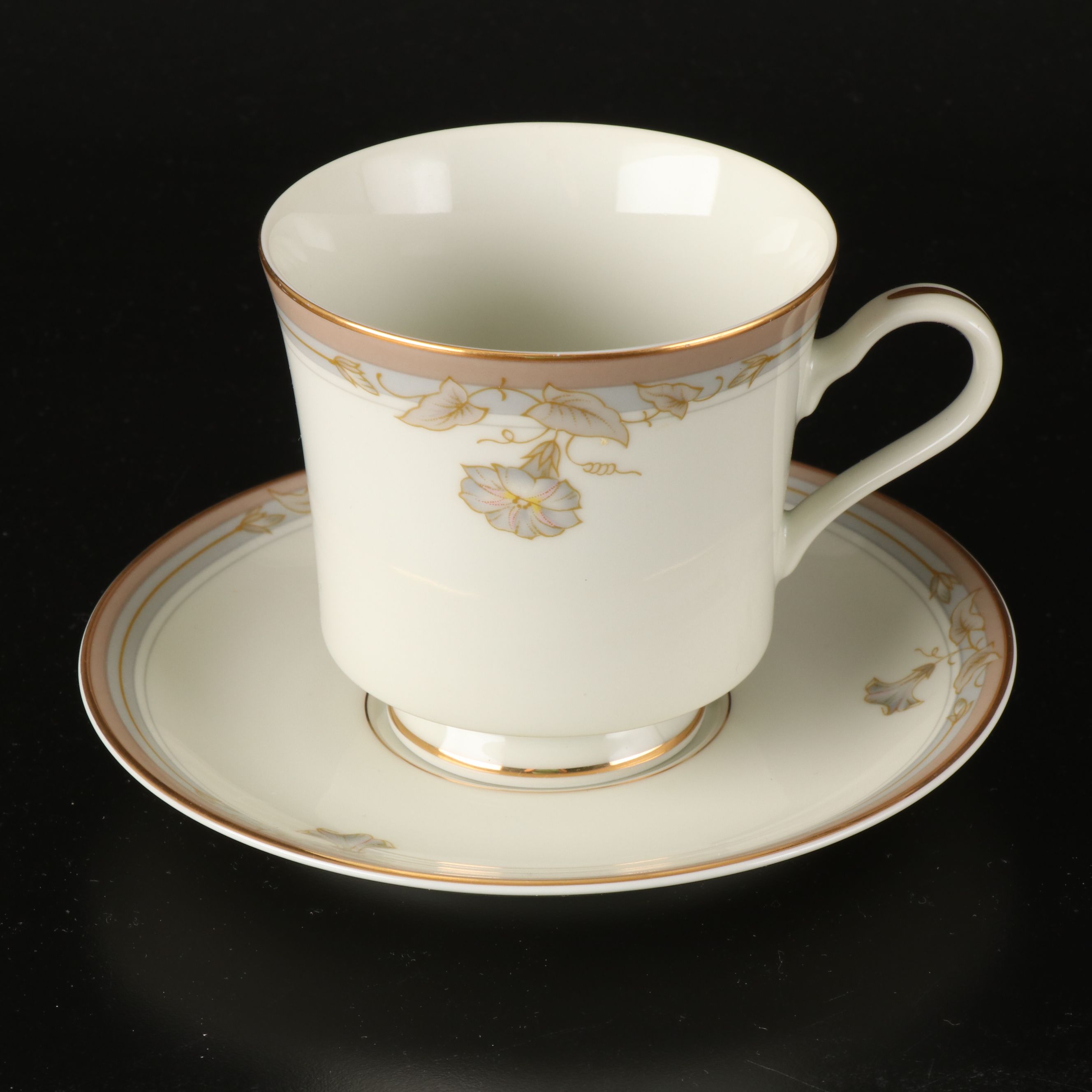 Mikasa "Gloria Grande Ivory" Gilt Bone China Dinnerware, 1980s