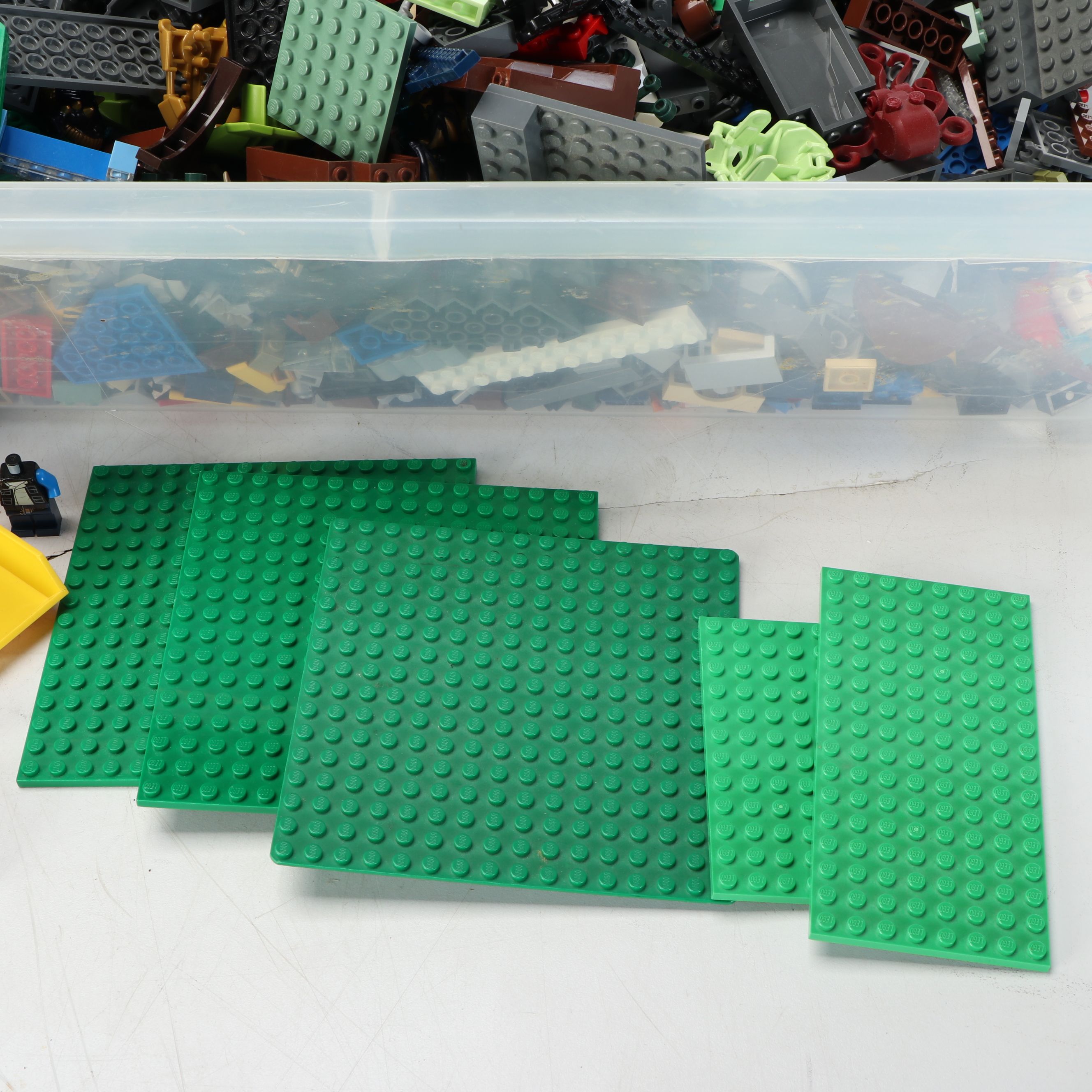 Harry Potter, Star Wars, and More LEGO Pieces and Sets