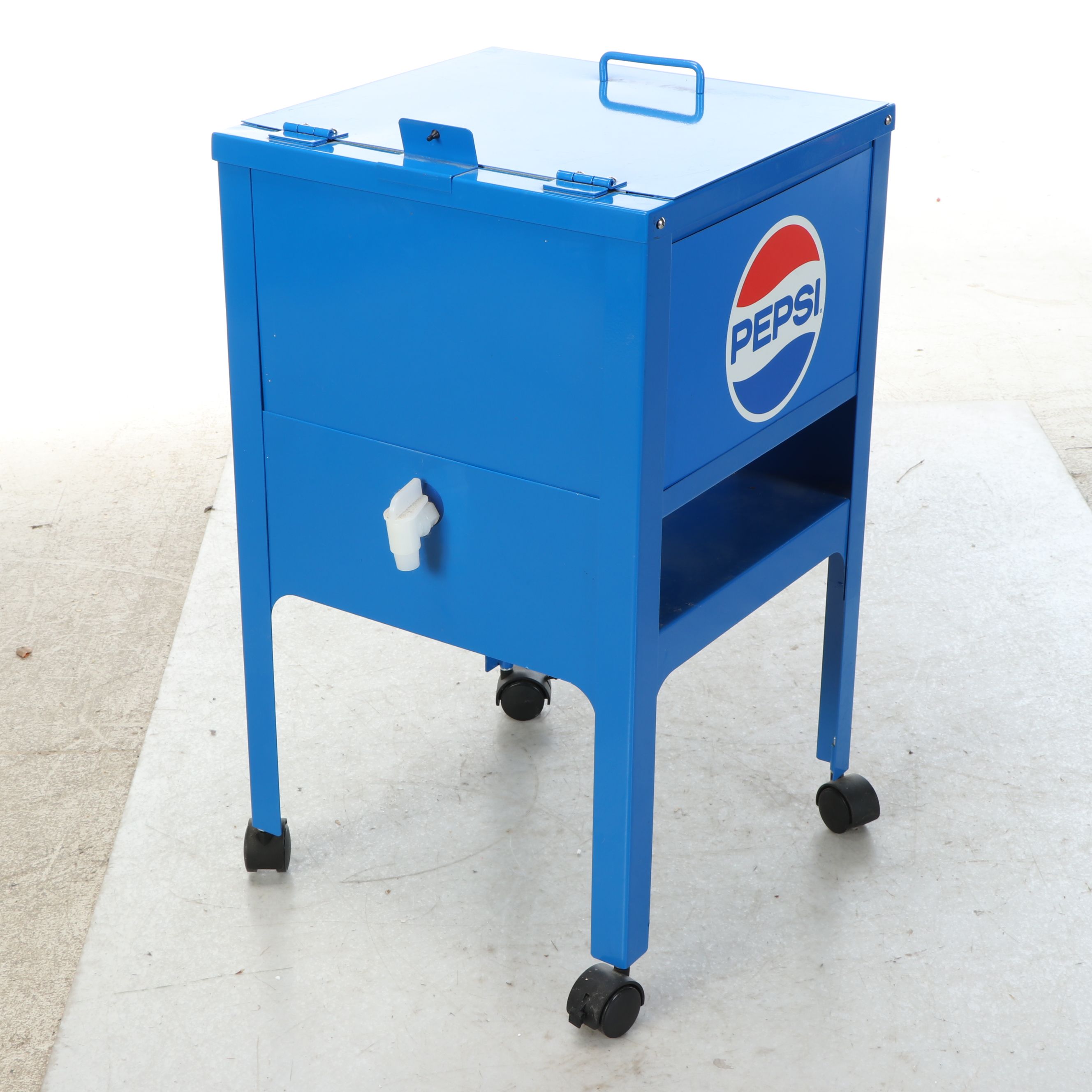 Pepsi Vintage Style Rolling Patio Cooler