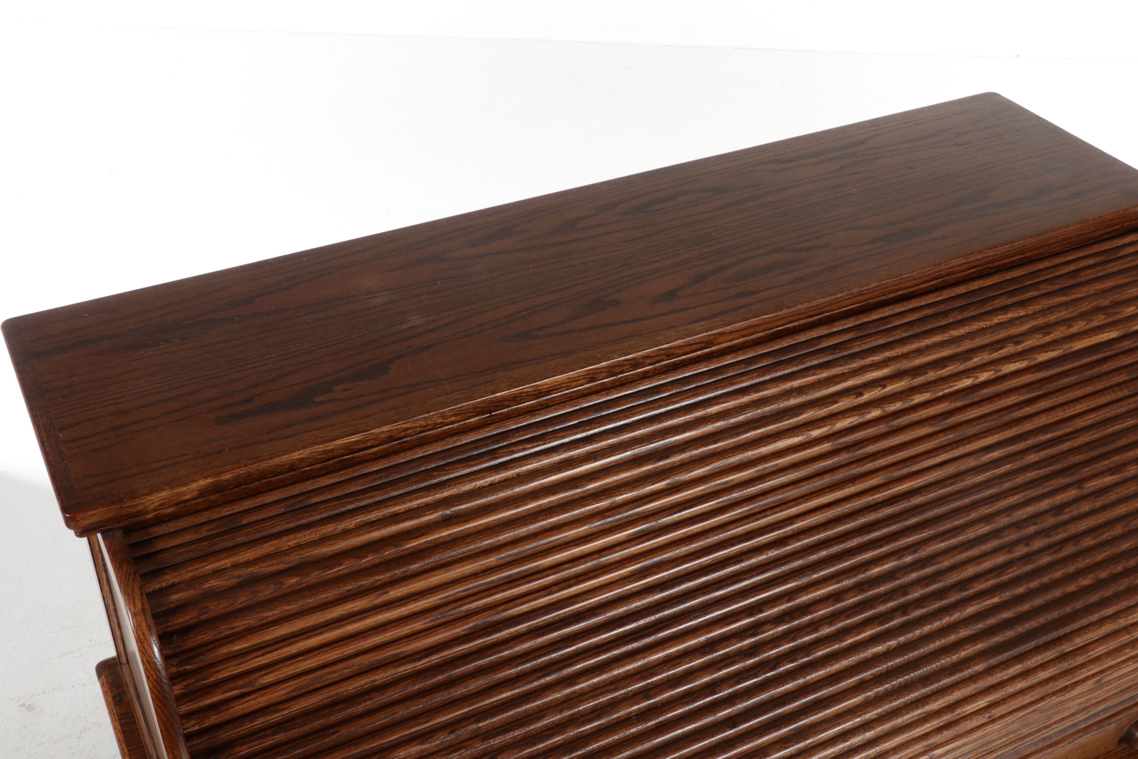 Winners Only Inc. Edwardian Style Oak Roll-Top Desk, Late 20th/21st Century