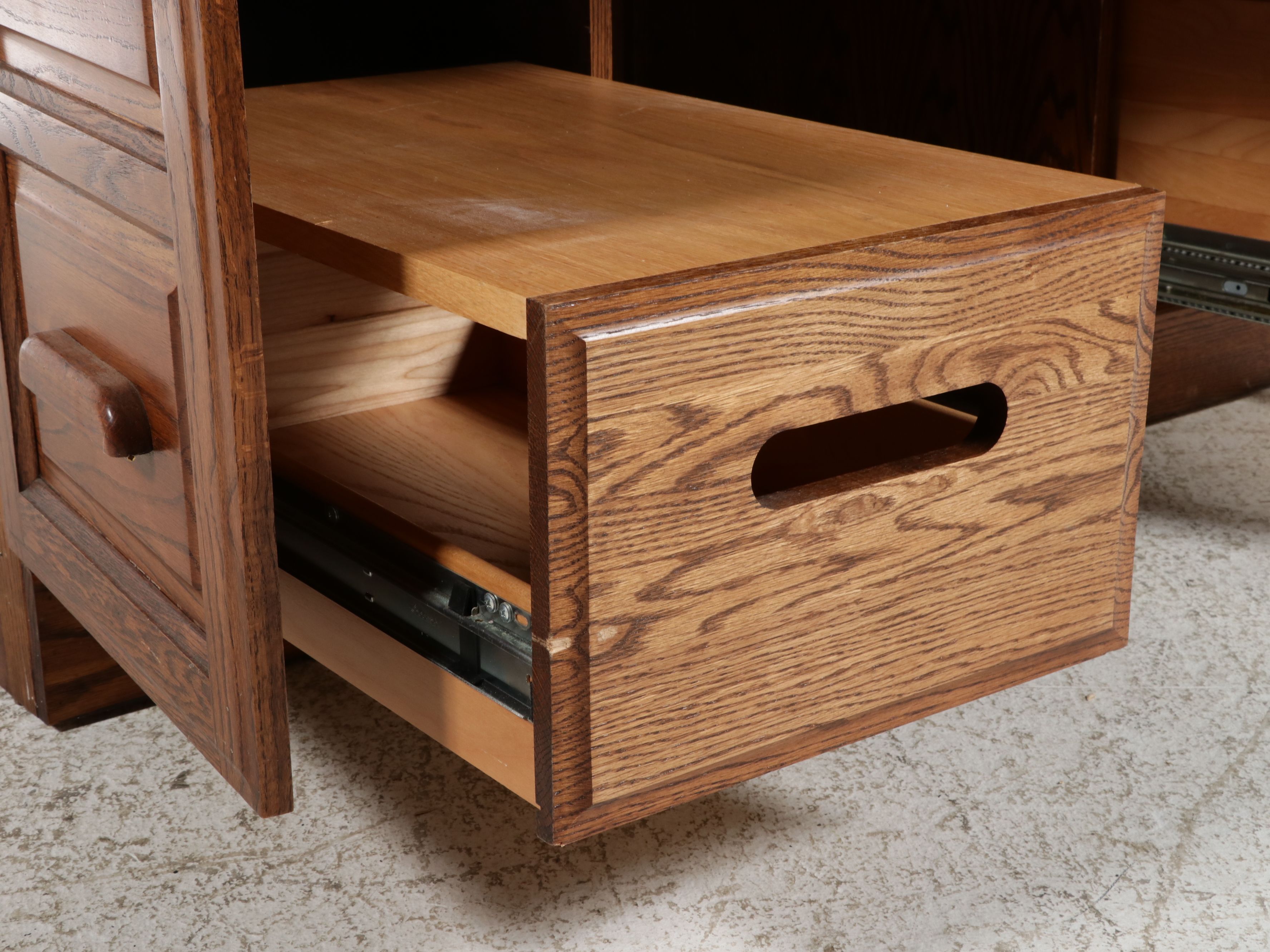Winners Only Inc. Edwardian Style Oak Roll-Top Desk, Late 20th/21st Century