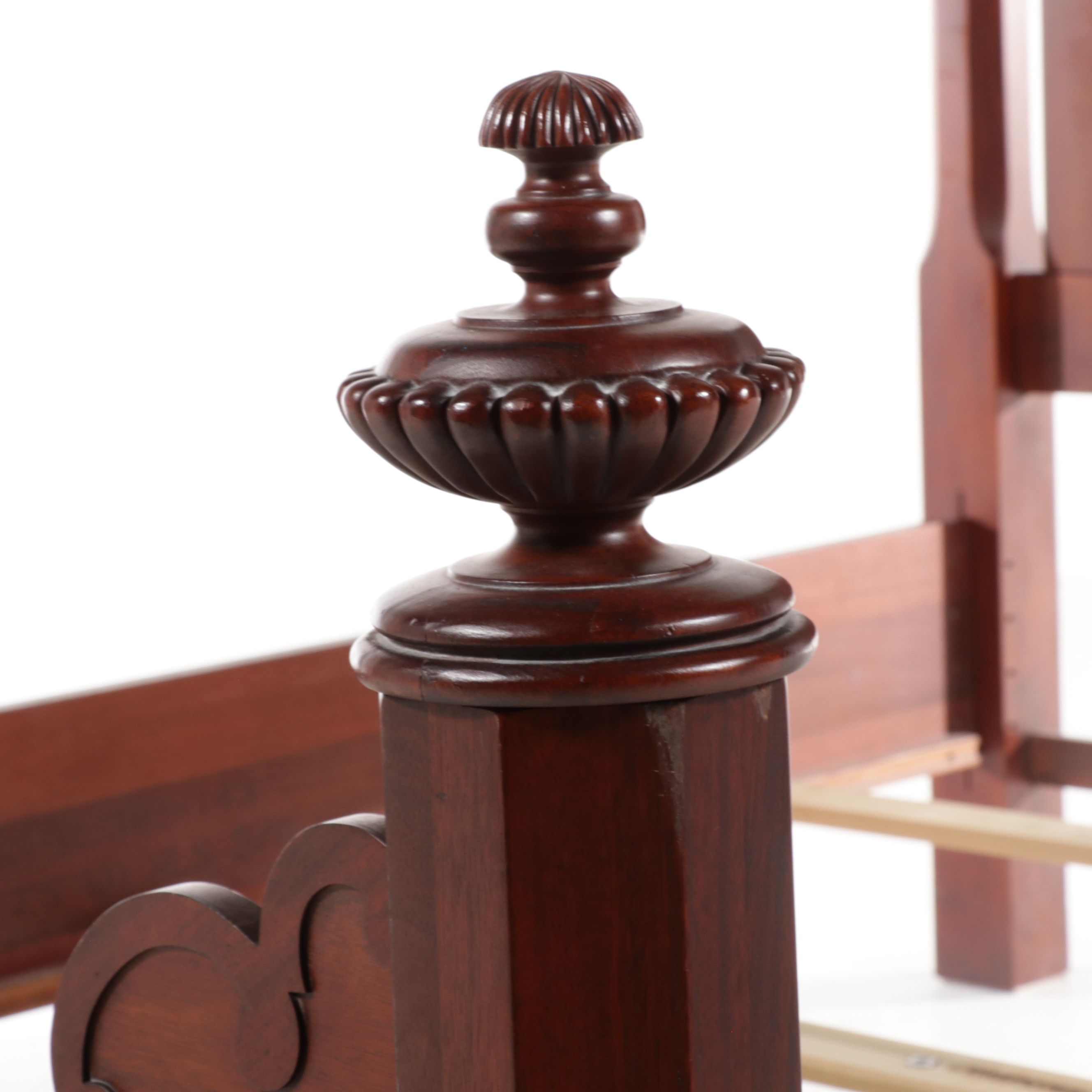 Lexington Furniture "Vestiges" Queen Four-Poster Bed