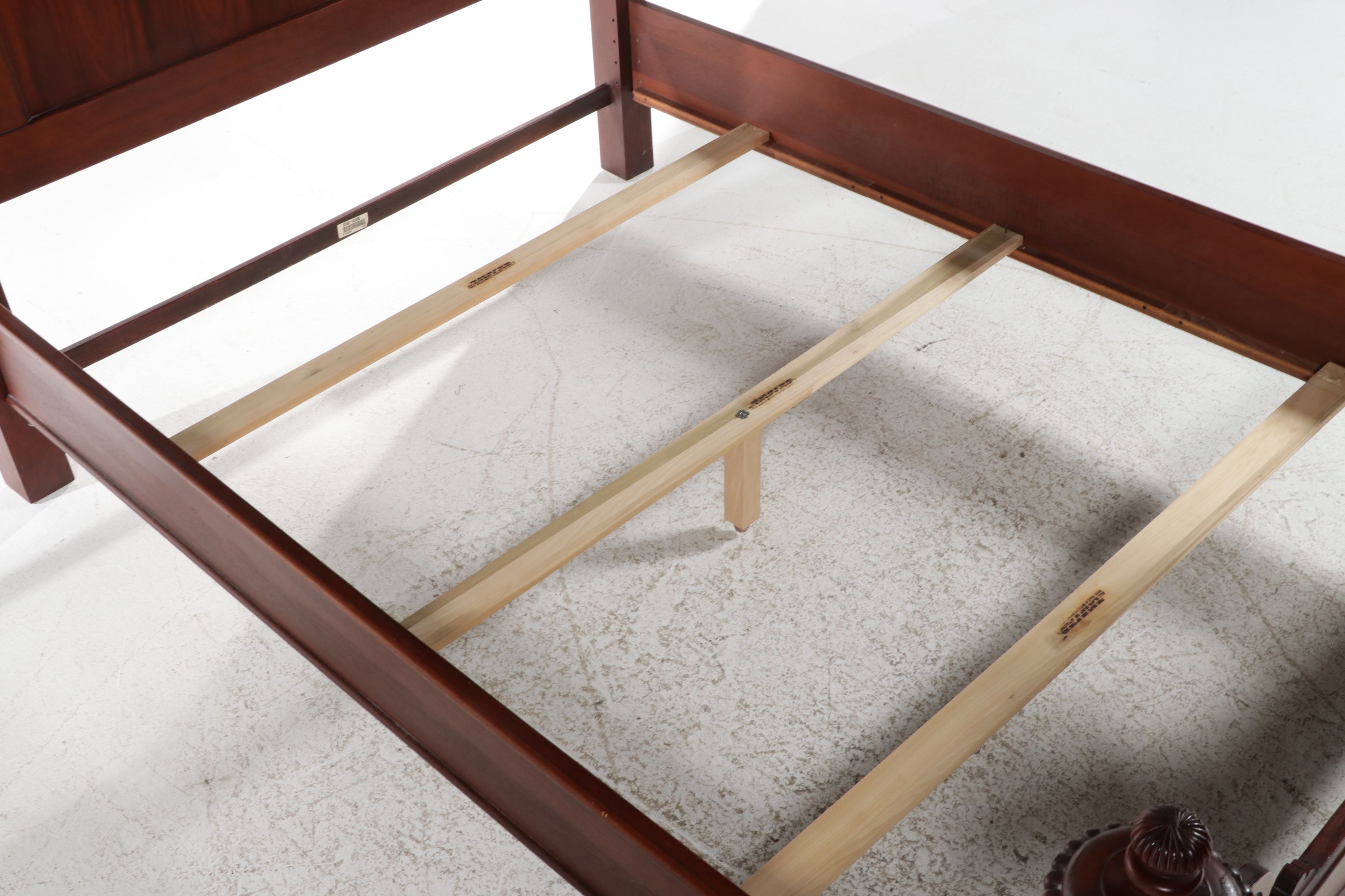 Lexington Furniture "Vestiges" Queen Four-Poster Bed