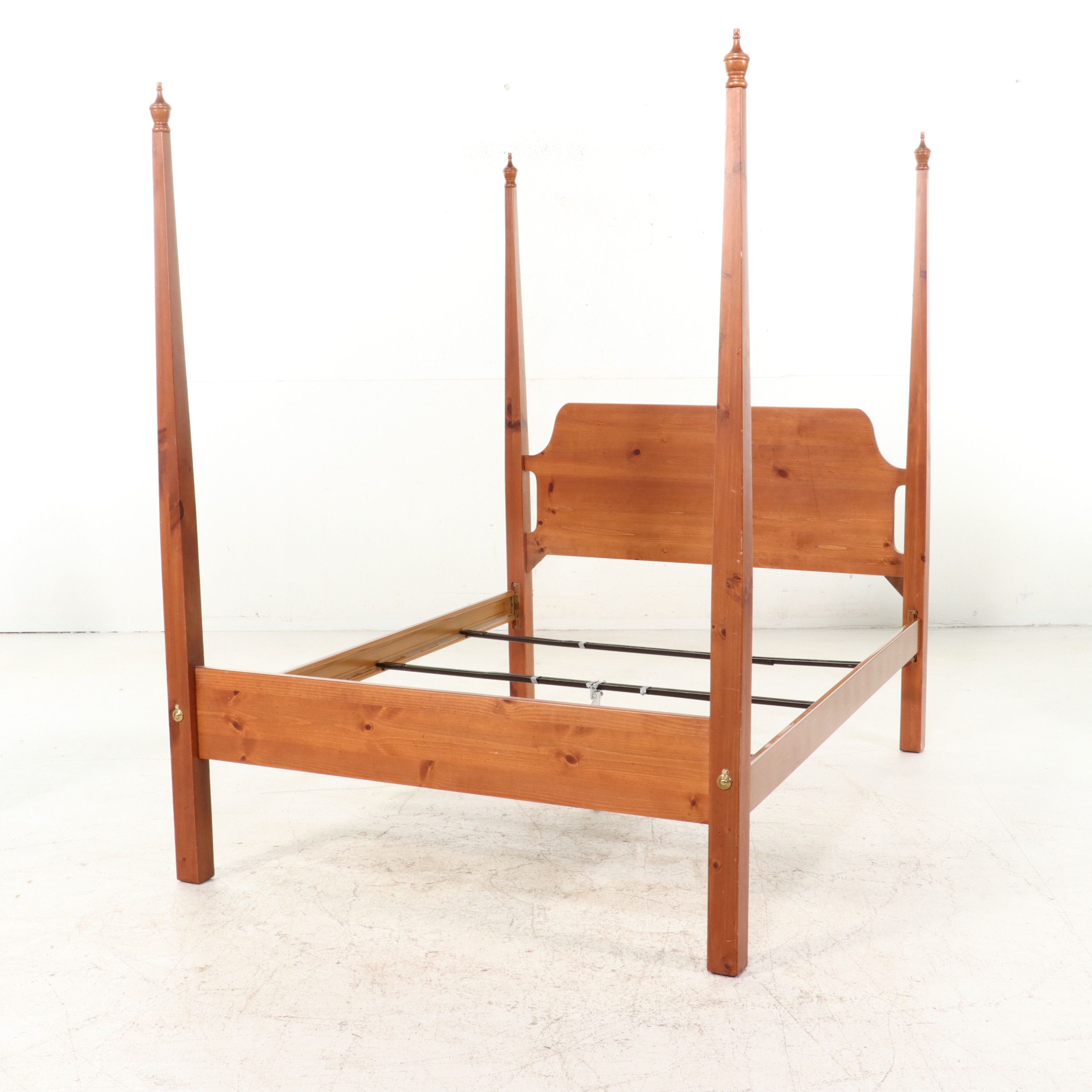 Broyhill Early American Style Pine Four-Poster Bed Frame and Nightstand