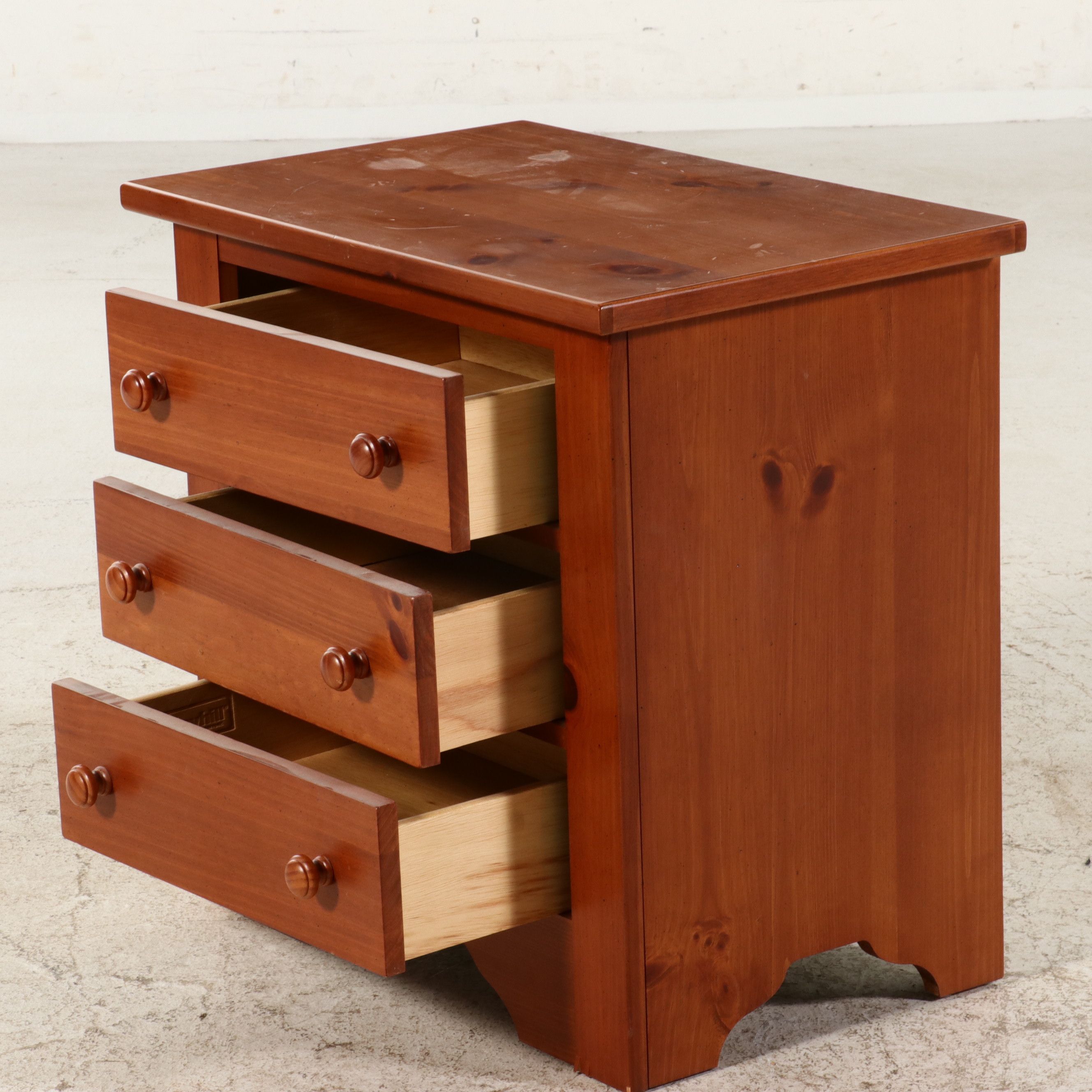 Broyhill Early American Style Pine Four-Poster Bed Frame and Nightstand