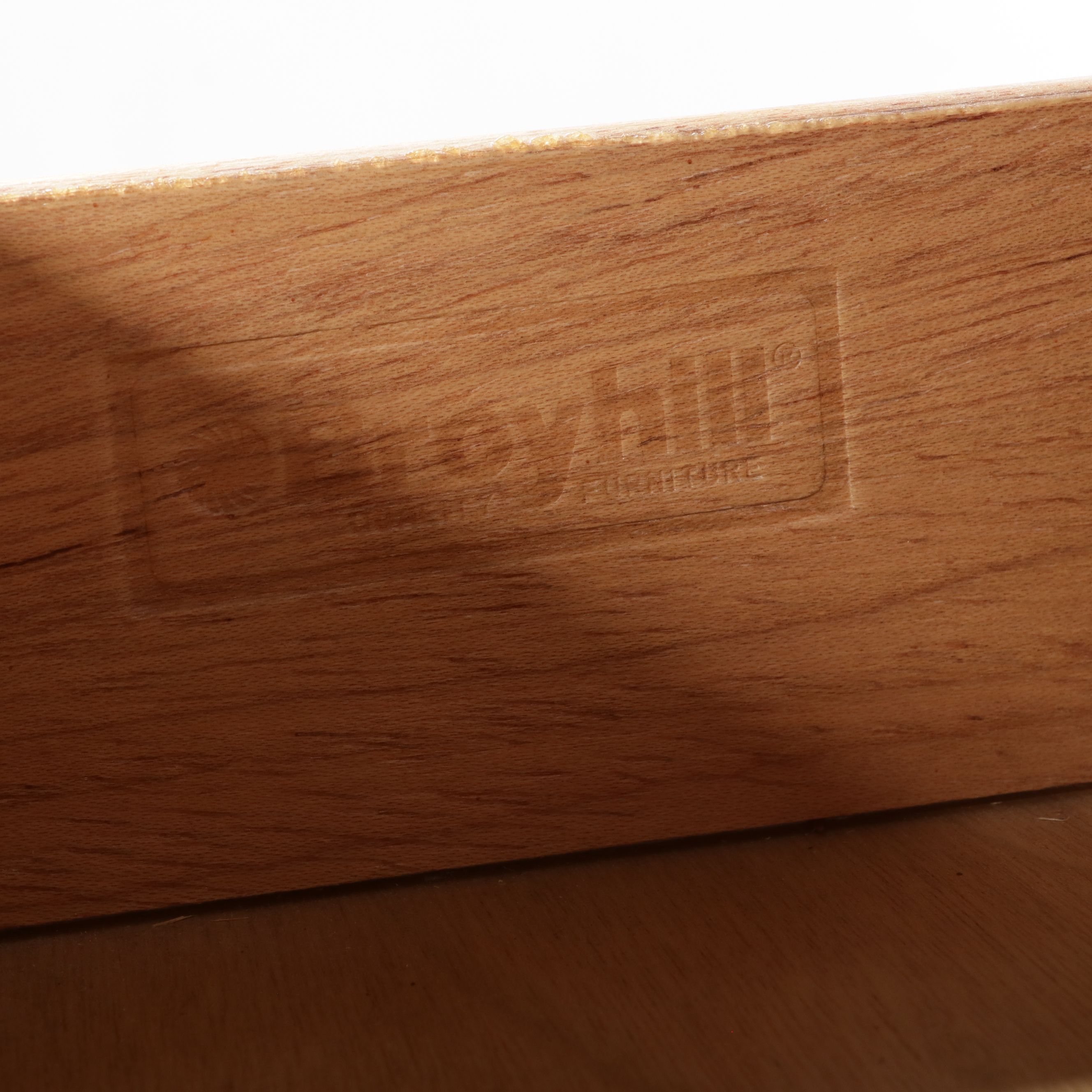 Broyhill Shaker Style Pine Dresser with Detachable Mirror, Late 20th Century