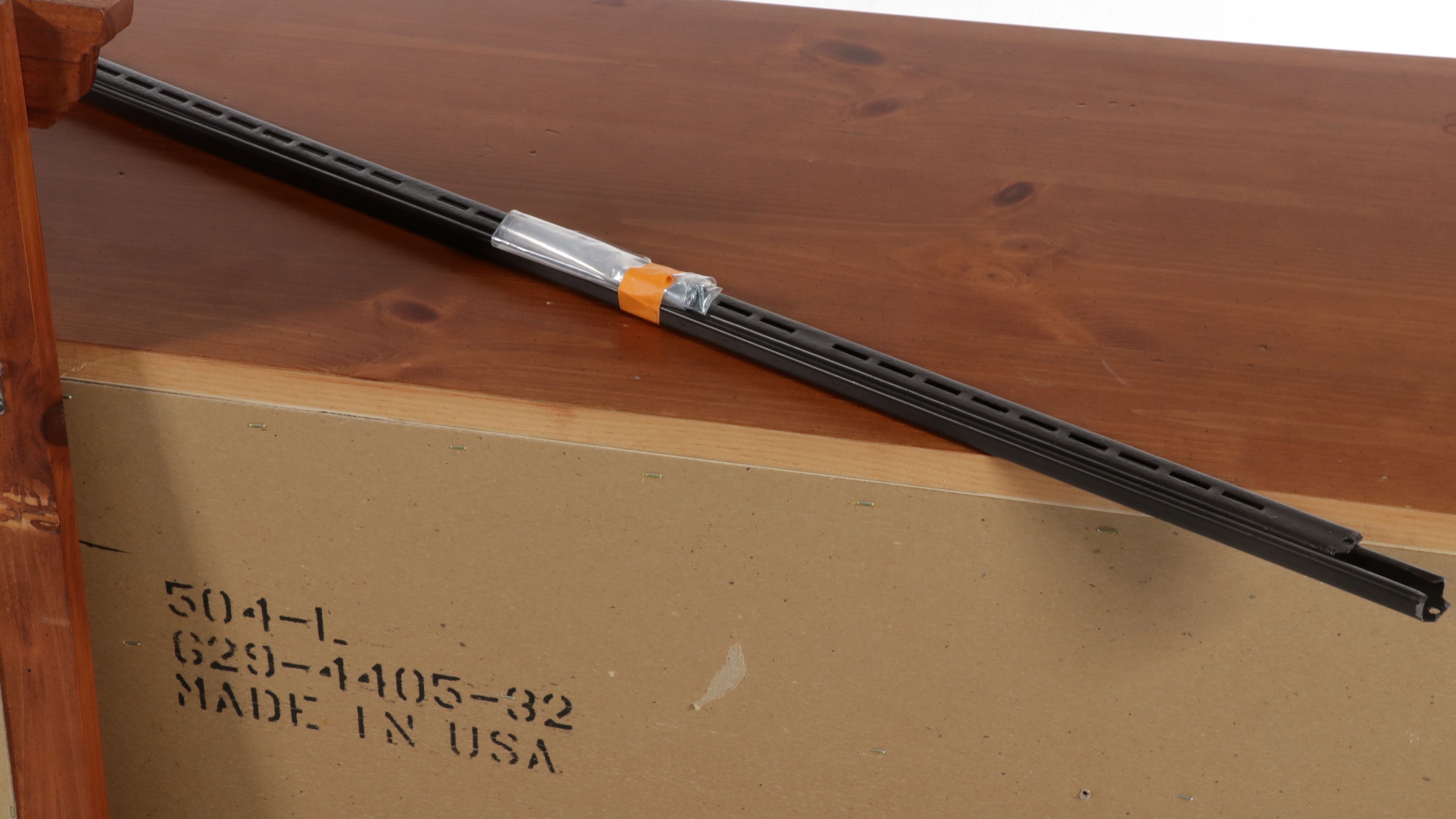 Broyhill Shaker Style Pine Dresser with Detachable Mirror, Late 20th Century