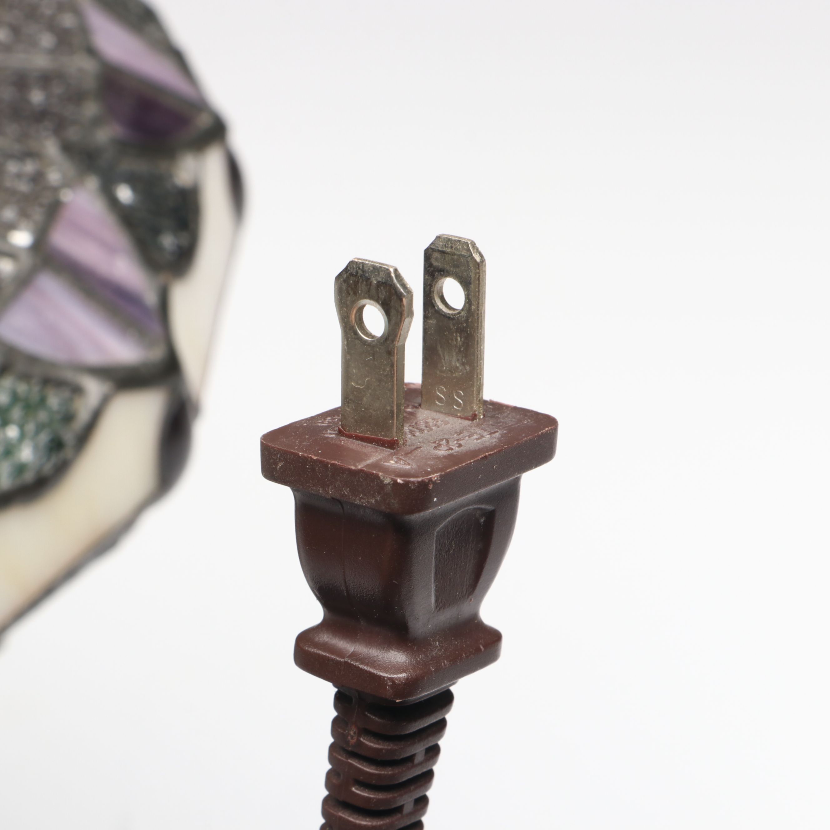 Vase Style Slag Glass Accent Lamp