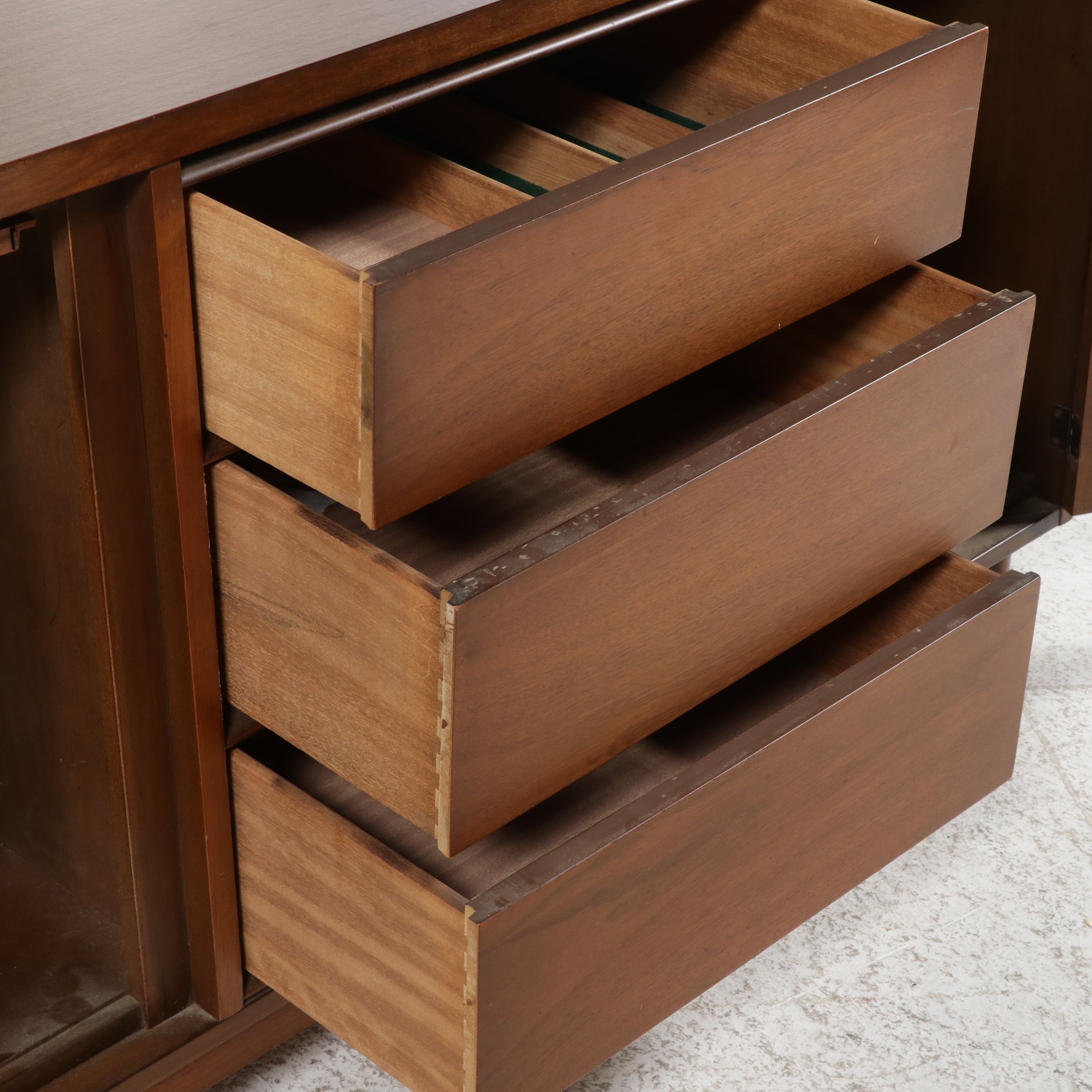 Mid Century Modern Walnut Credenza, 1960s