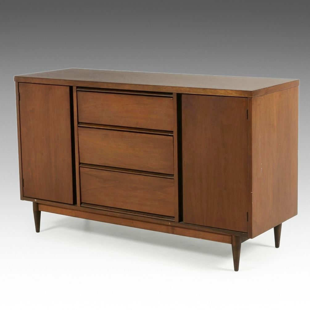 Mid Century Modern Walnut Credenza, 1960s