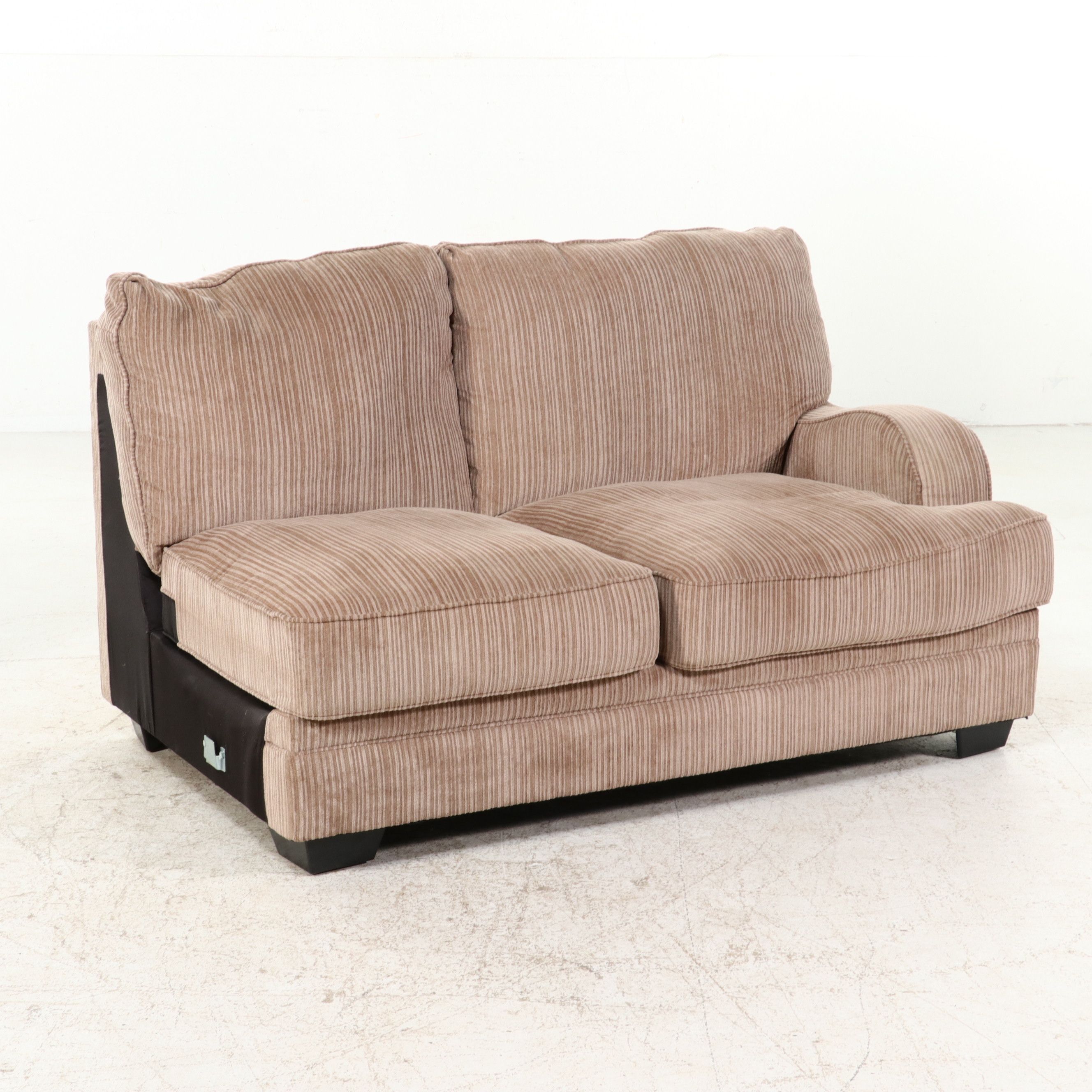 Contemporary Two-Piece Sectional Sofa with Left-Facing Chaise