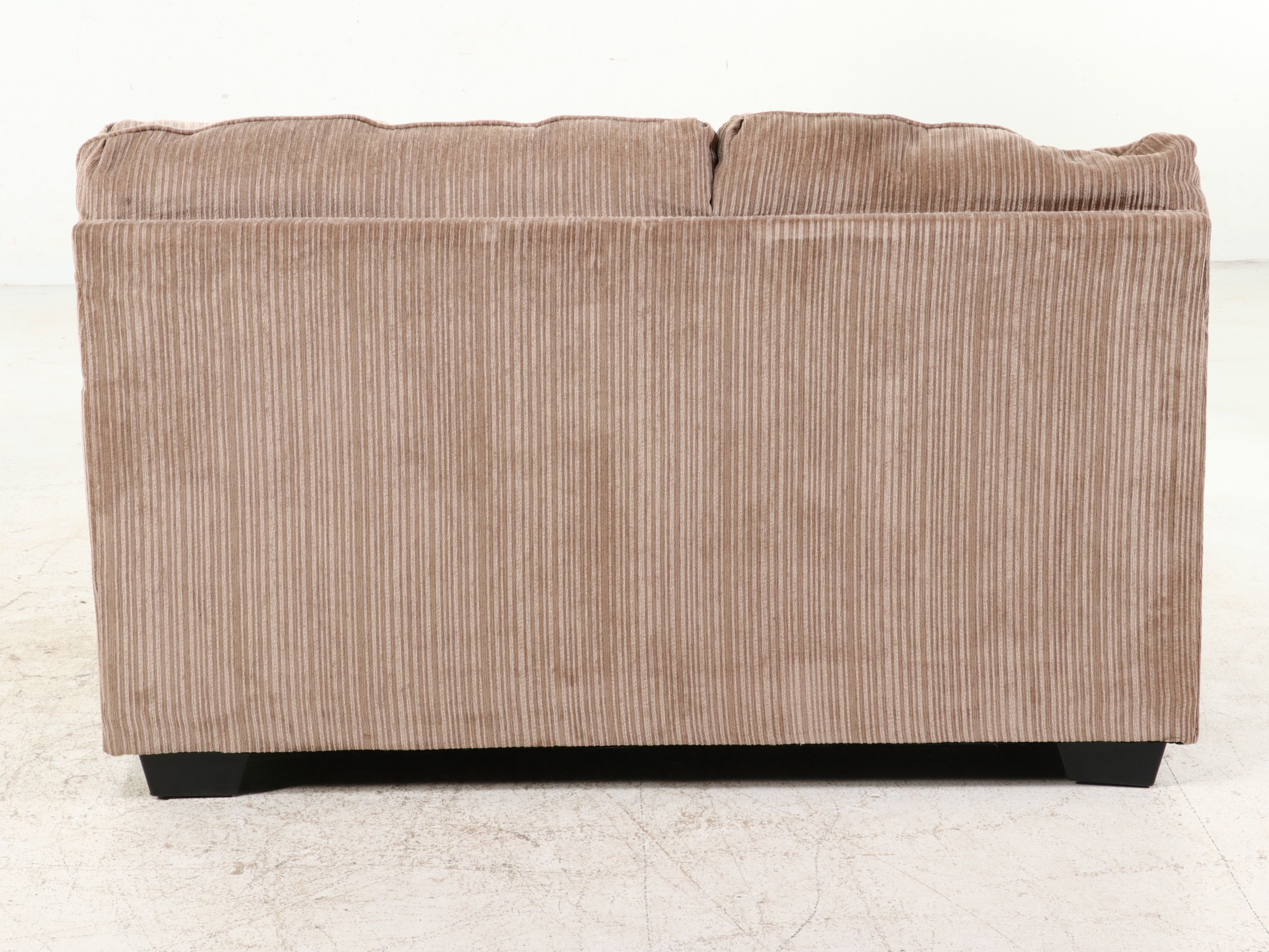 Contemporary Two-Piece Sectional Sofa with Left-Facing Chaise