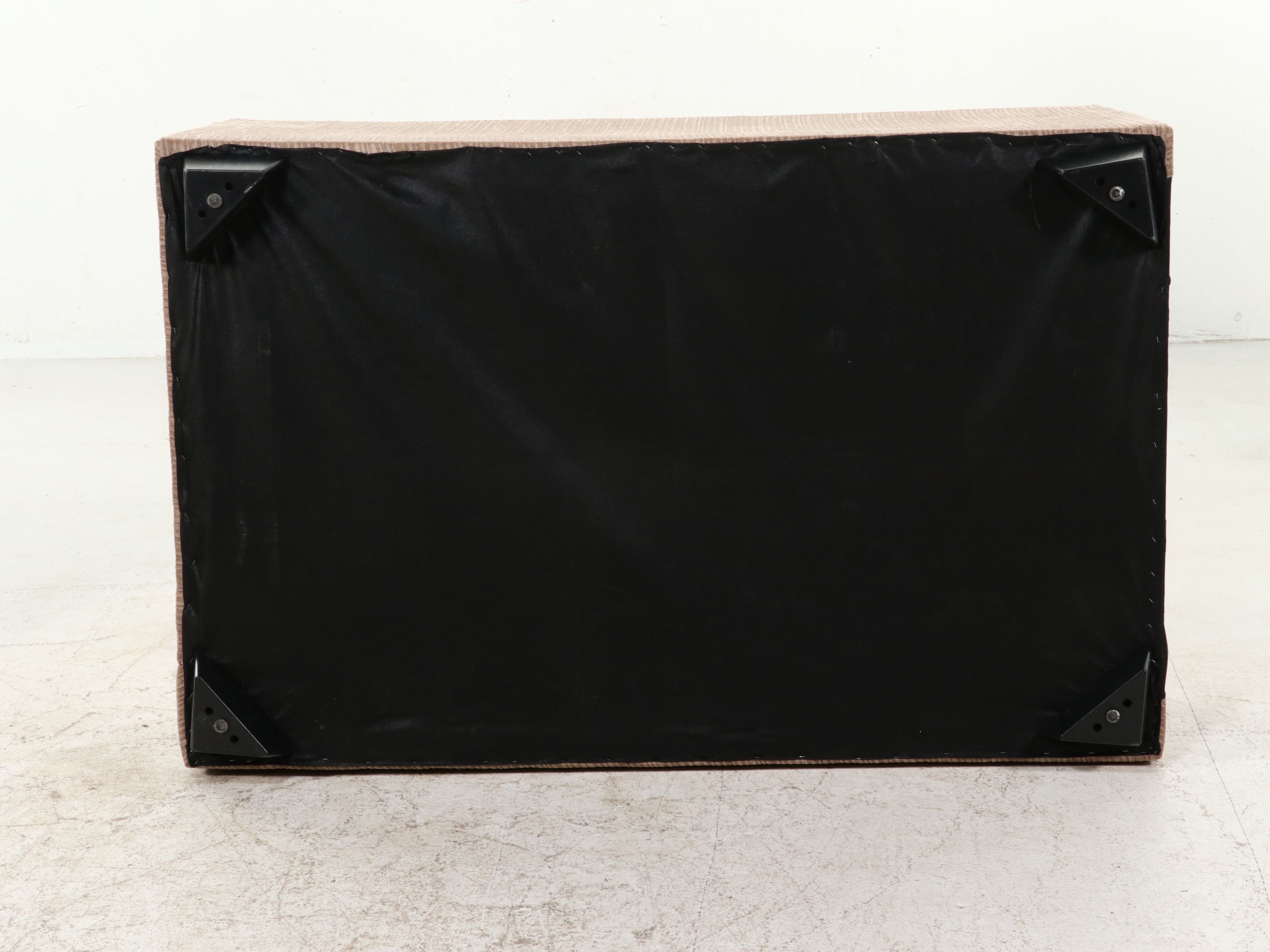 Contemporary Two-Piece Sectional Sofa with Left-Facing Chaise