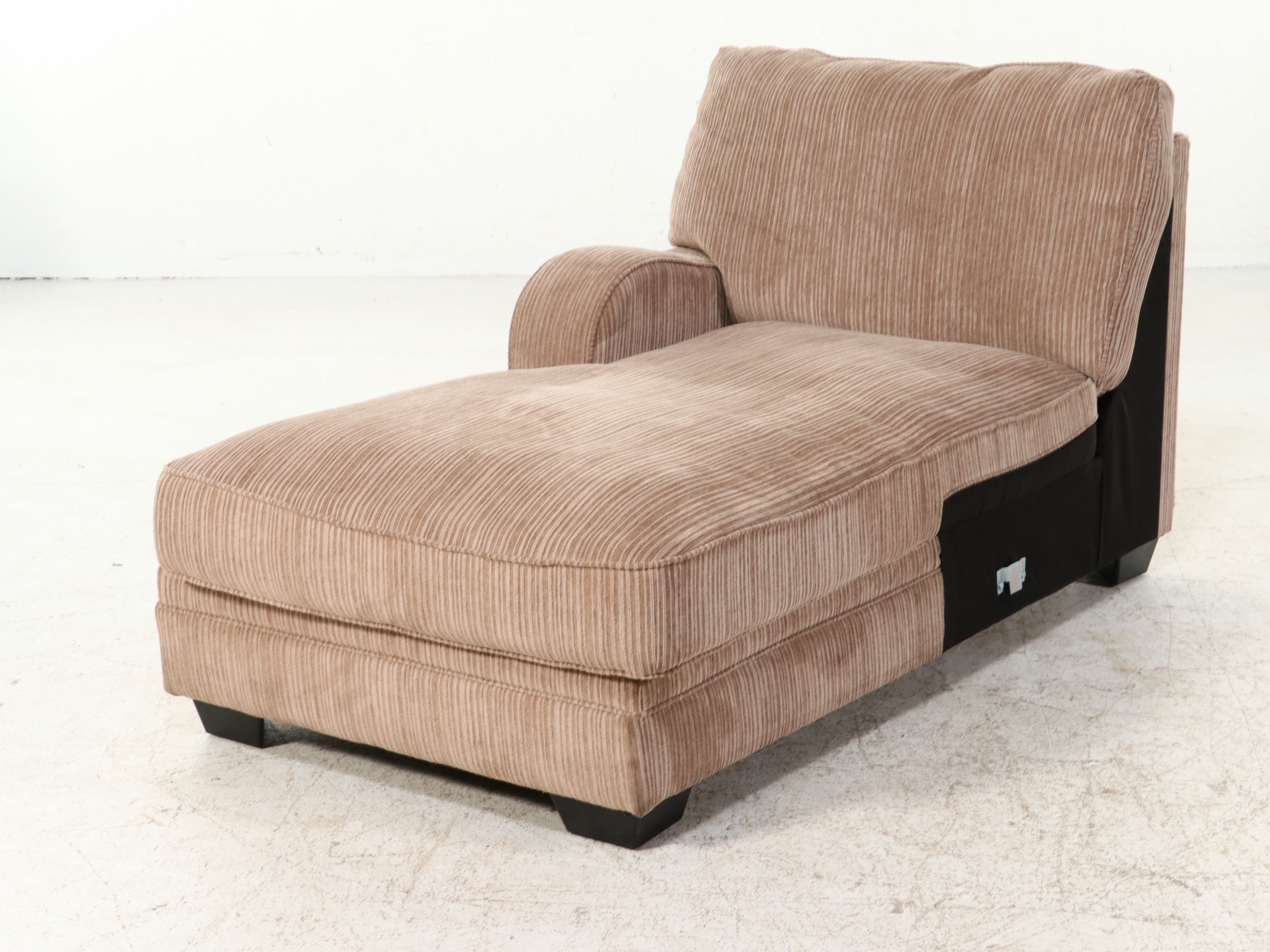 Contemporary Two-Piece Sectional Sofa with Left-Facing Chaise