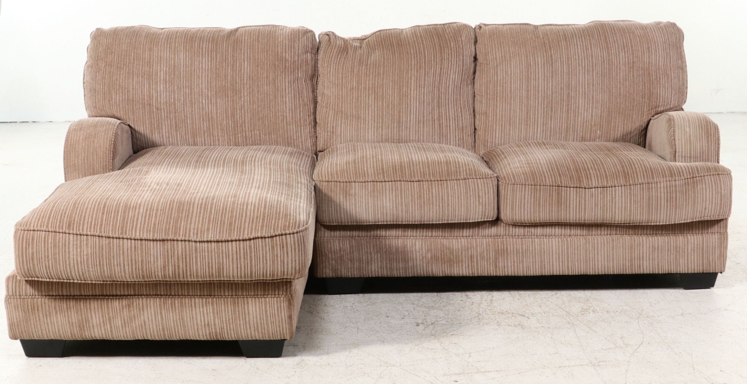 Contemporary Two-Piece Sectional Sofa with Left-Facing Chaise
