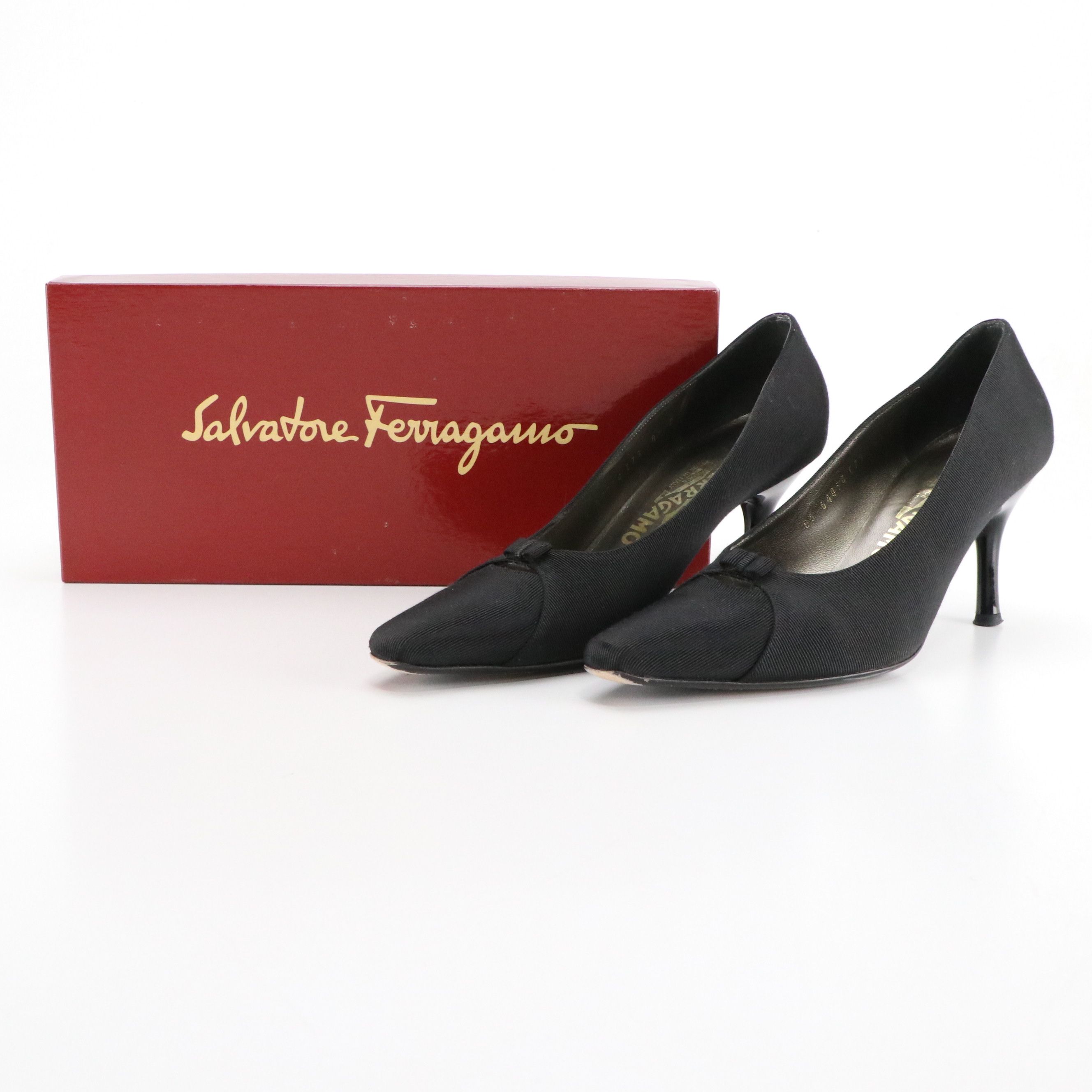 Salvatore Ferragamo Raphael Pumps in Nero Faille Fabric with Box