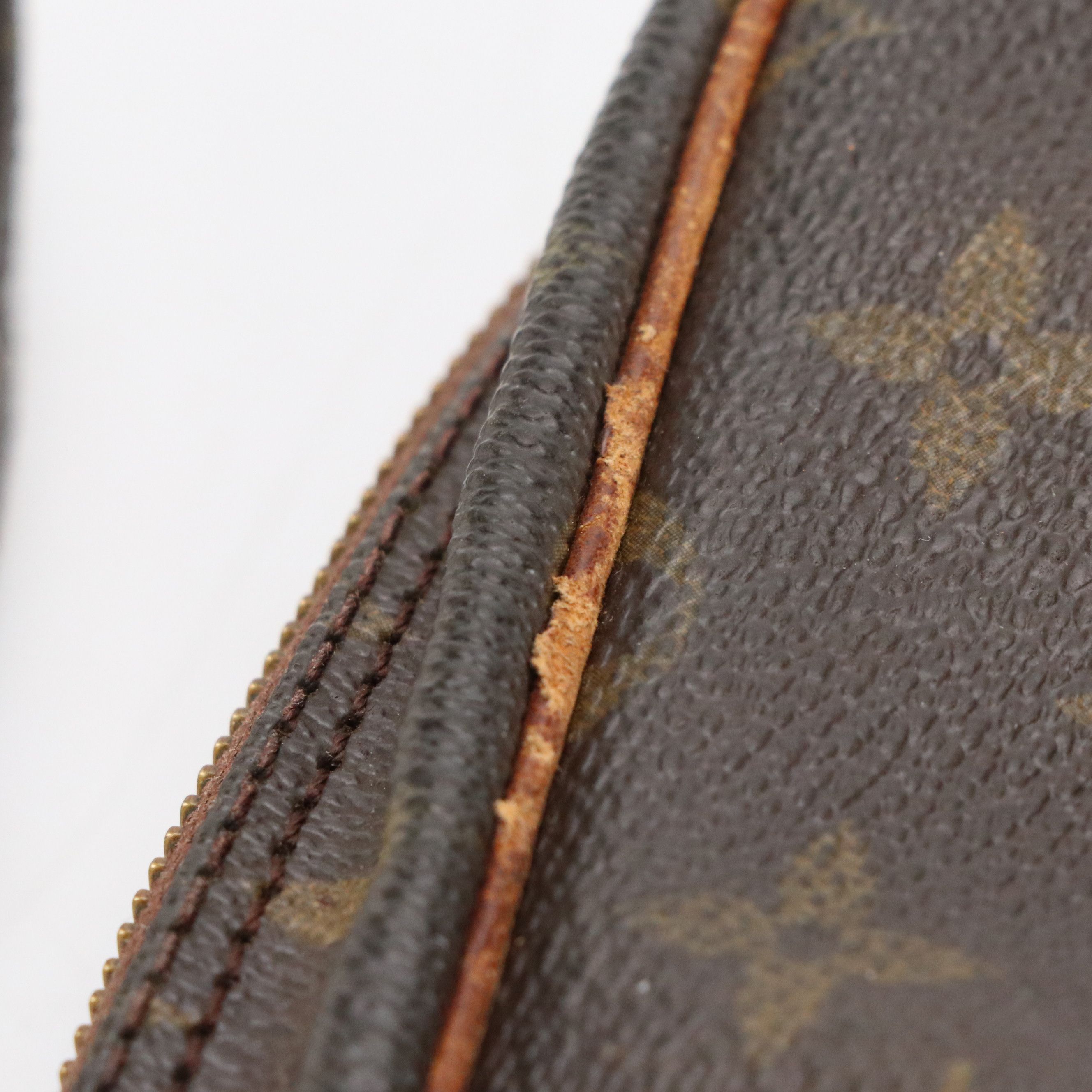 Louis Vuitton Trocadéro 23 in Monogram Canvas and Vachetta Leather