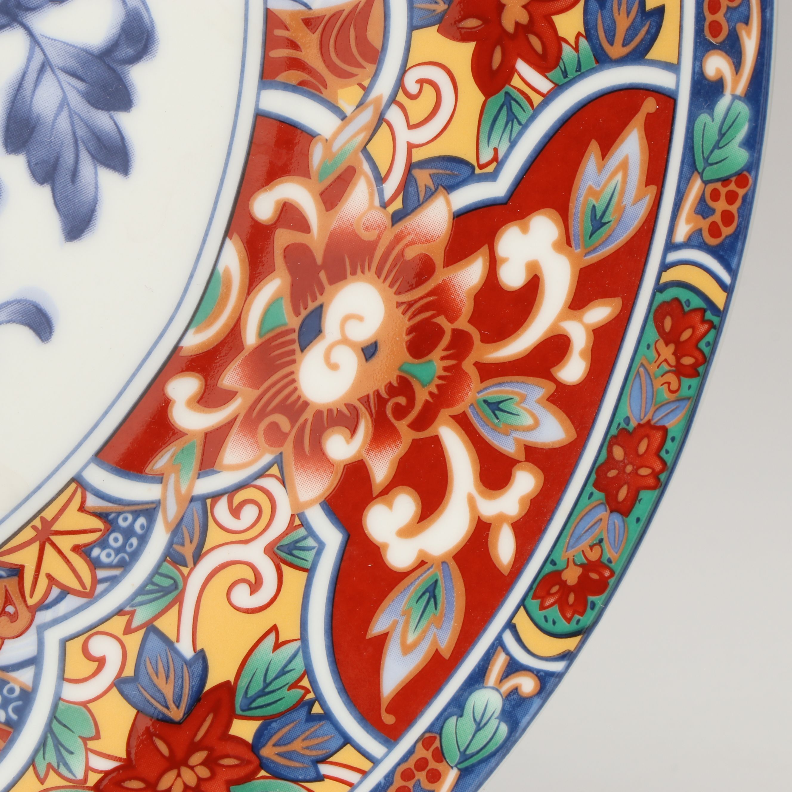 Chinese "Imari Edo" Porcelain Round Platter, Late 20th Century