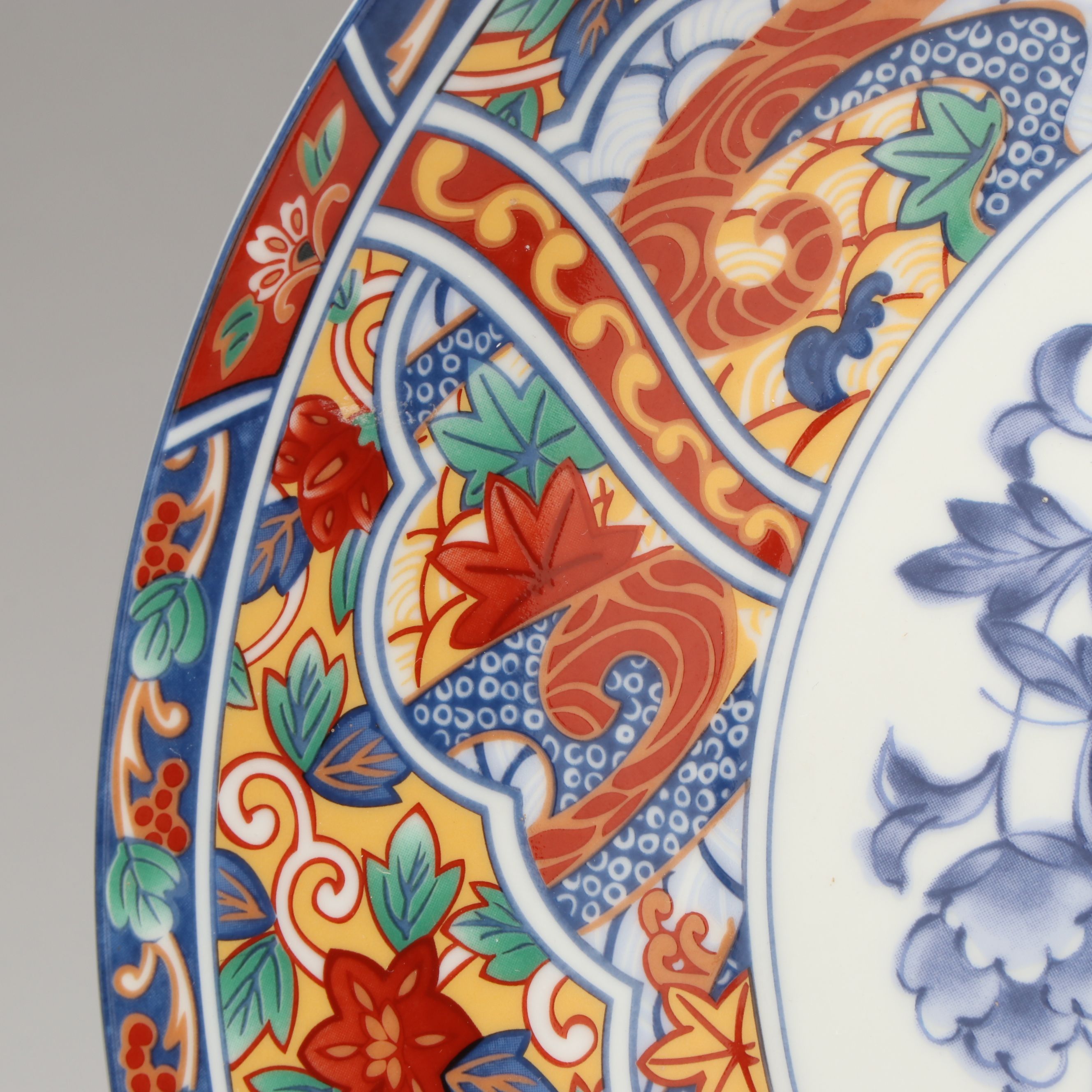 Chinese "Imari Edo" Porcelain Round Platter, Late 20th Century