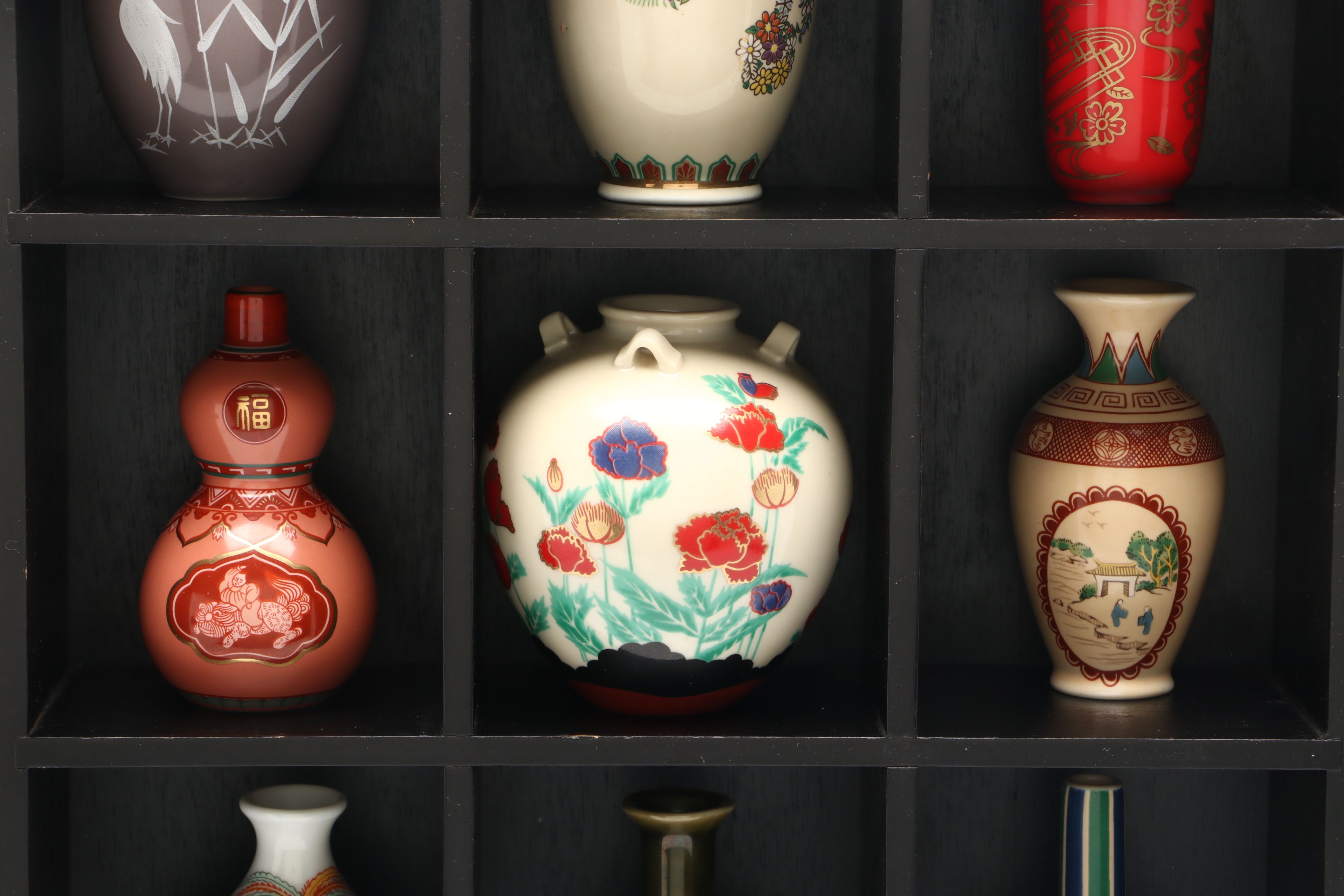 Franklin Mint Miniature Japanese Porcelain Vase Collection in Display Shelf