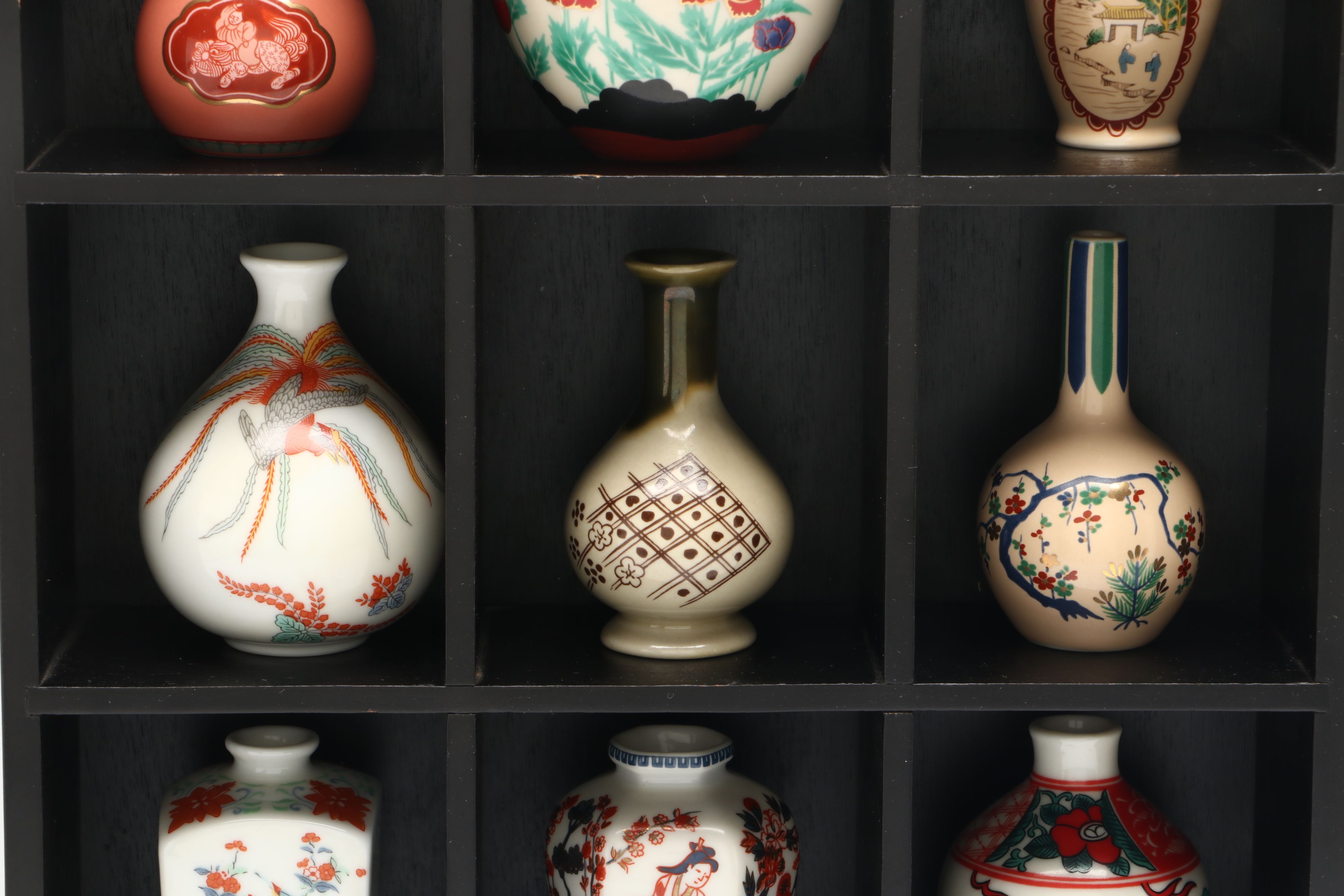 Franklin Mint Miniature Japanese Porcelain Vase Collection in Display Shelf