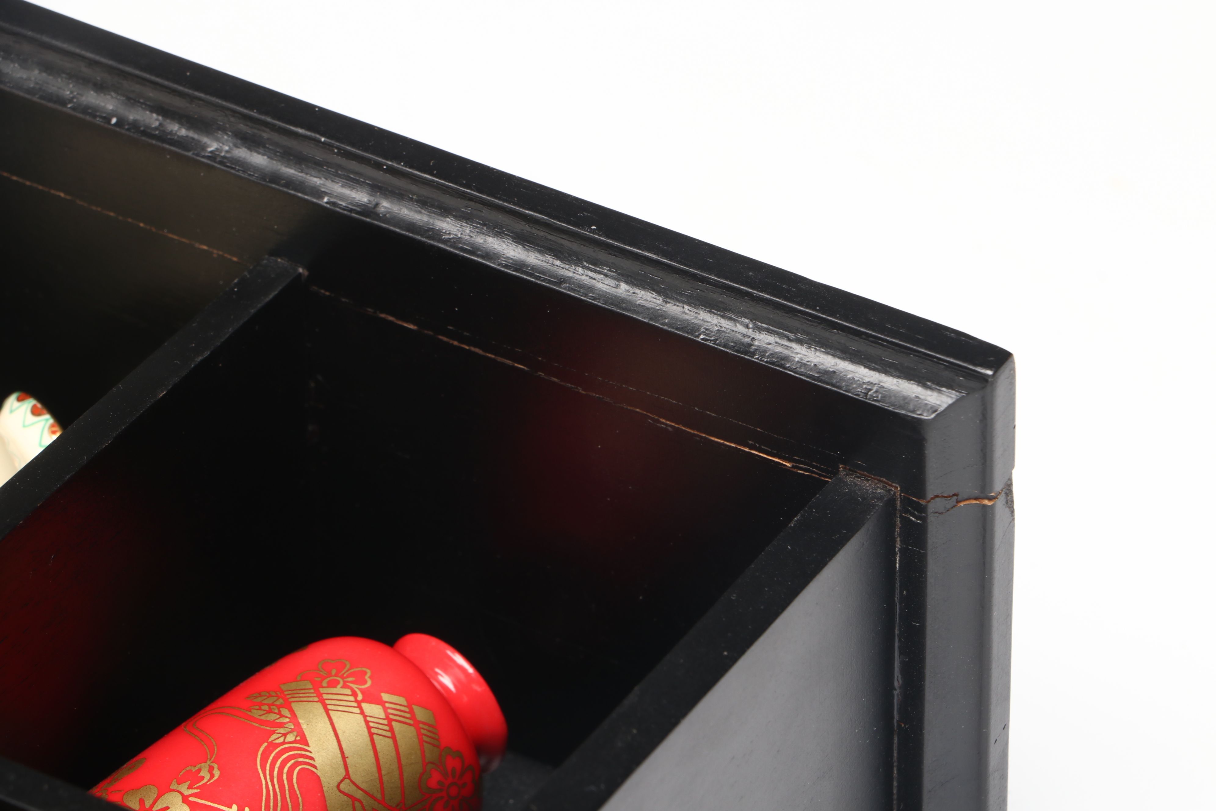 Franklin Mint Miniature Japanese Porcelain Vase Collection in Display Shelf