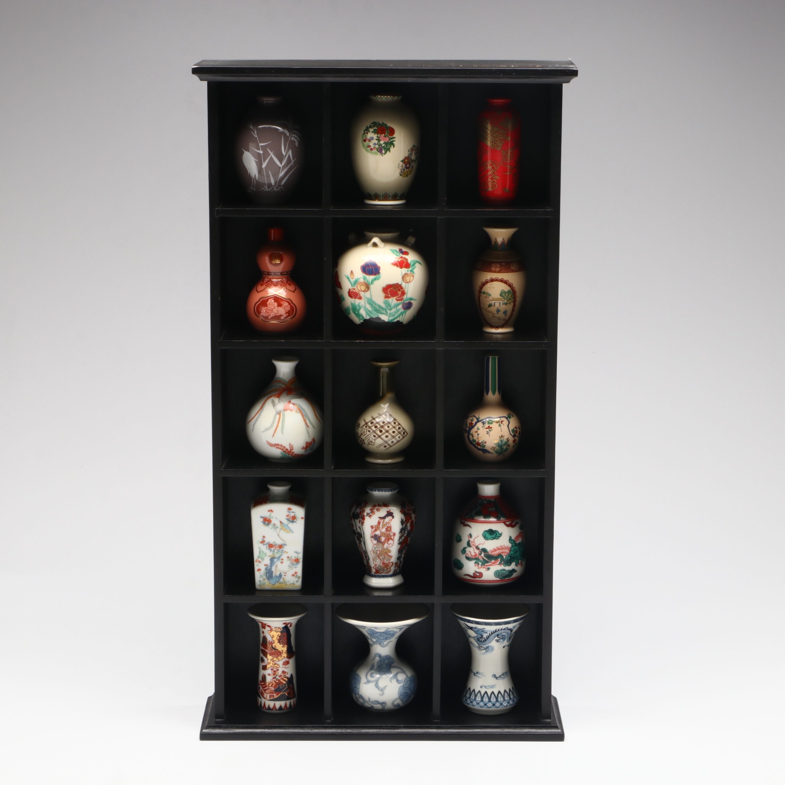 Franklin Mint Miniature Japanese Porcelain Vase Collection in Display Shelf
