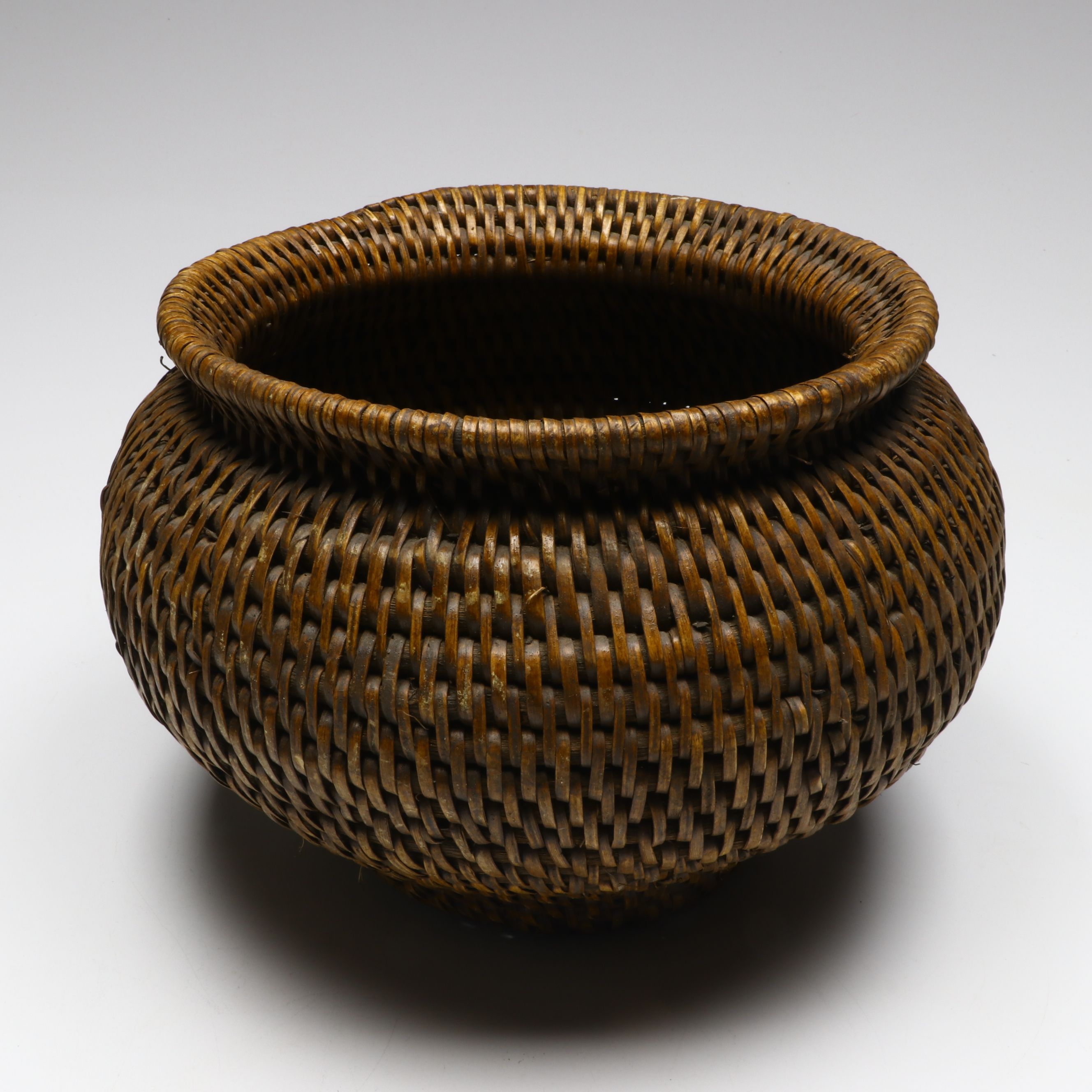 Maruni Lacquerware Open Work Platter, Sturgis Pretzel Co. Tin, and More Décor