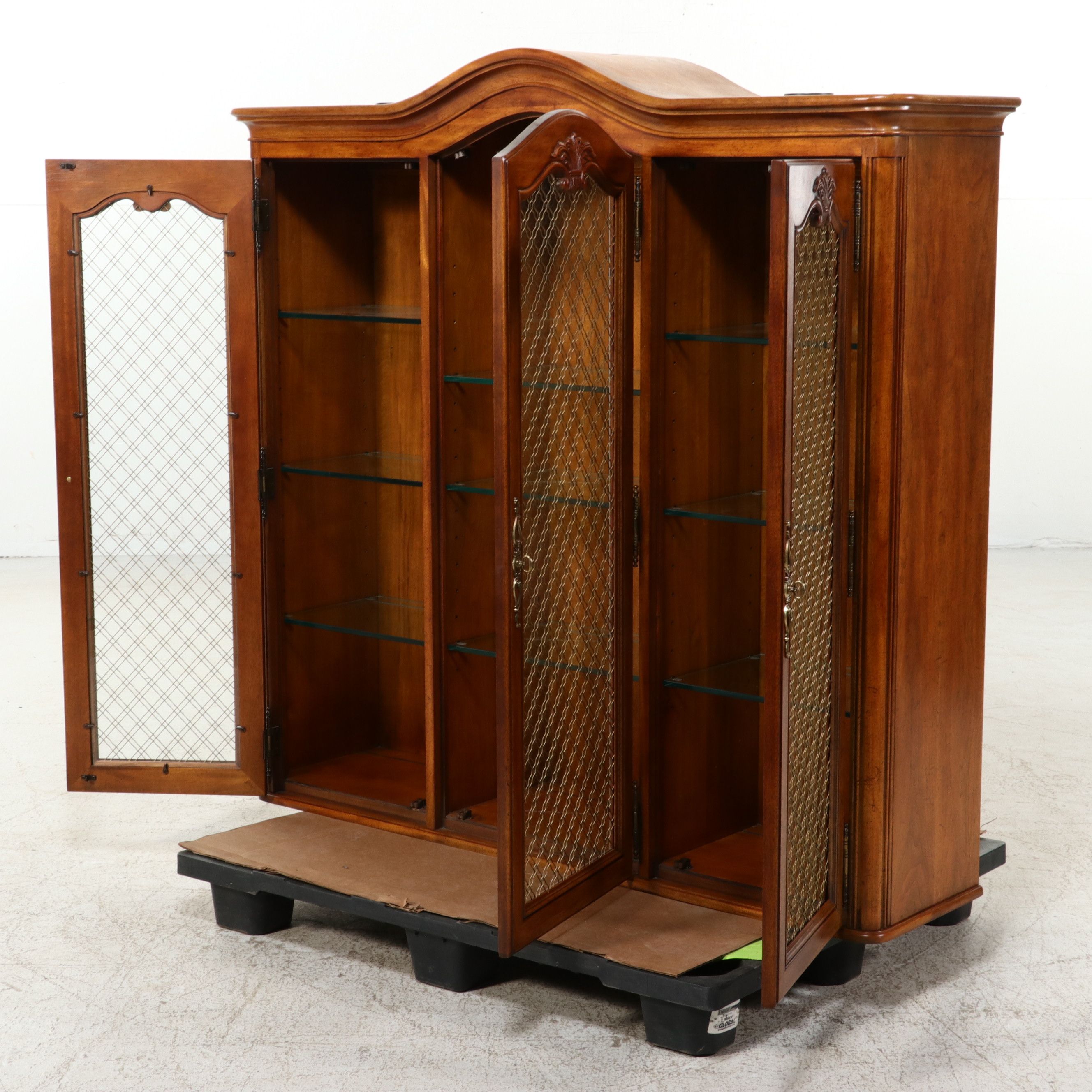 Henredon French Provincial Style Two-Piece China Cabinet, Late 20th Century