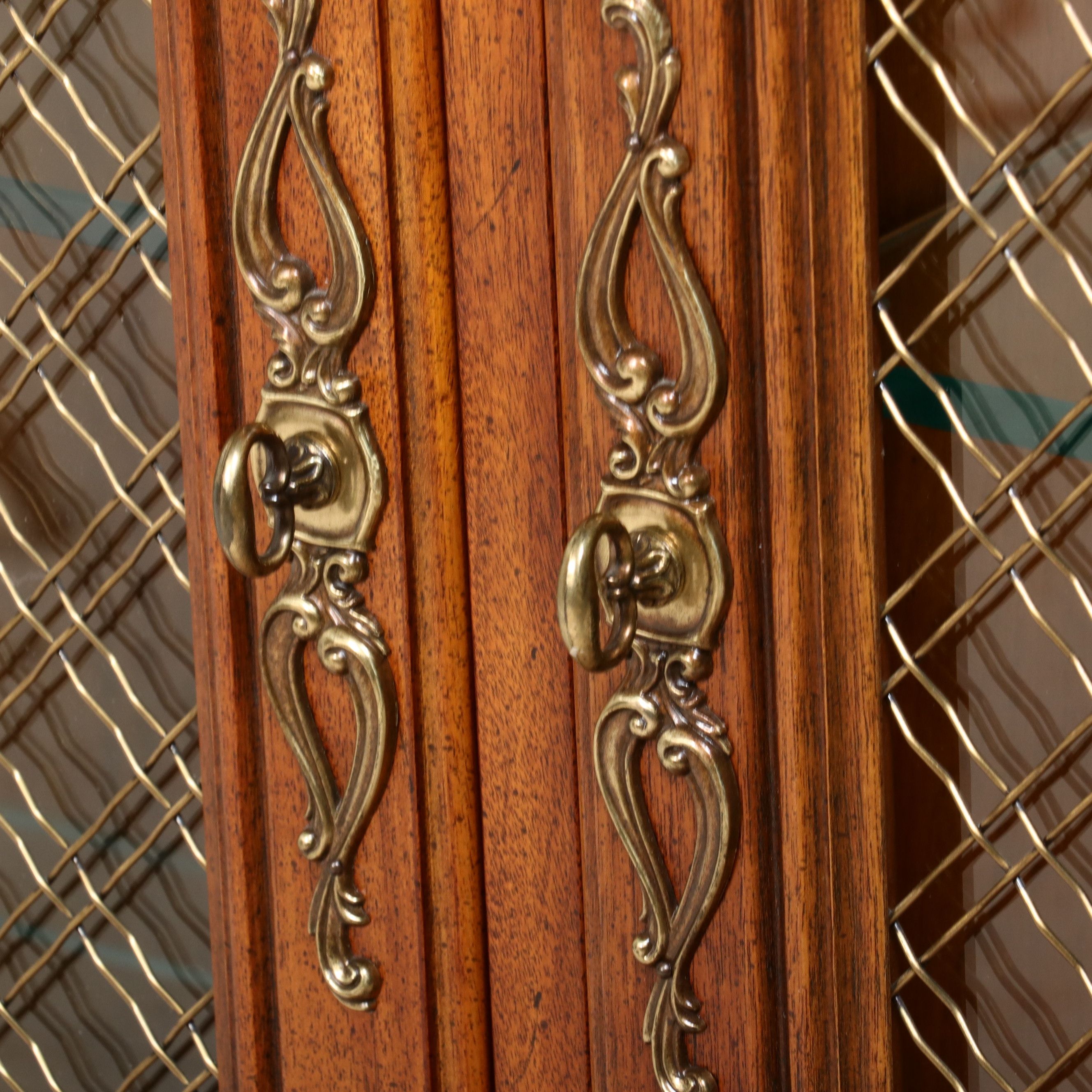 Henredon French Provincial Style Two-Piece China Cabinet, Late 20th Century