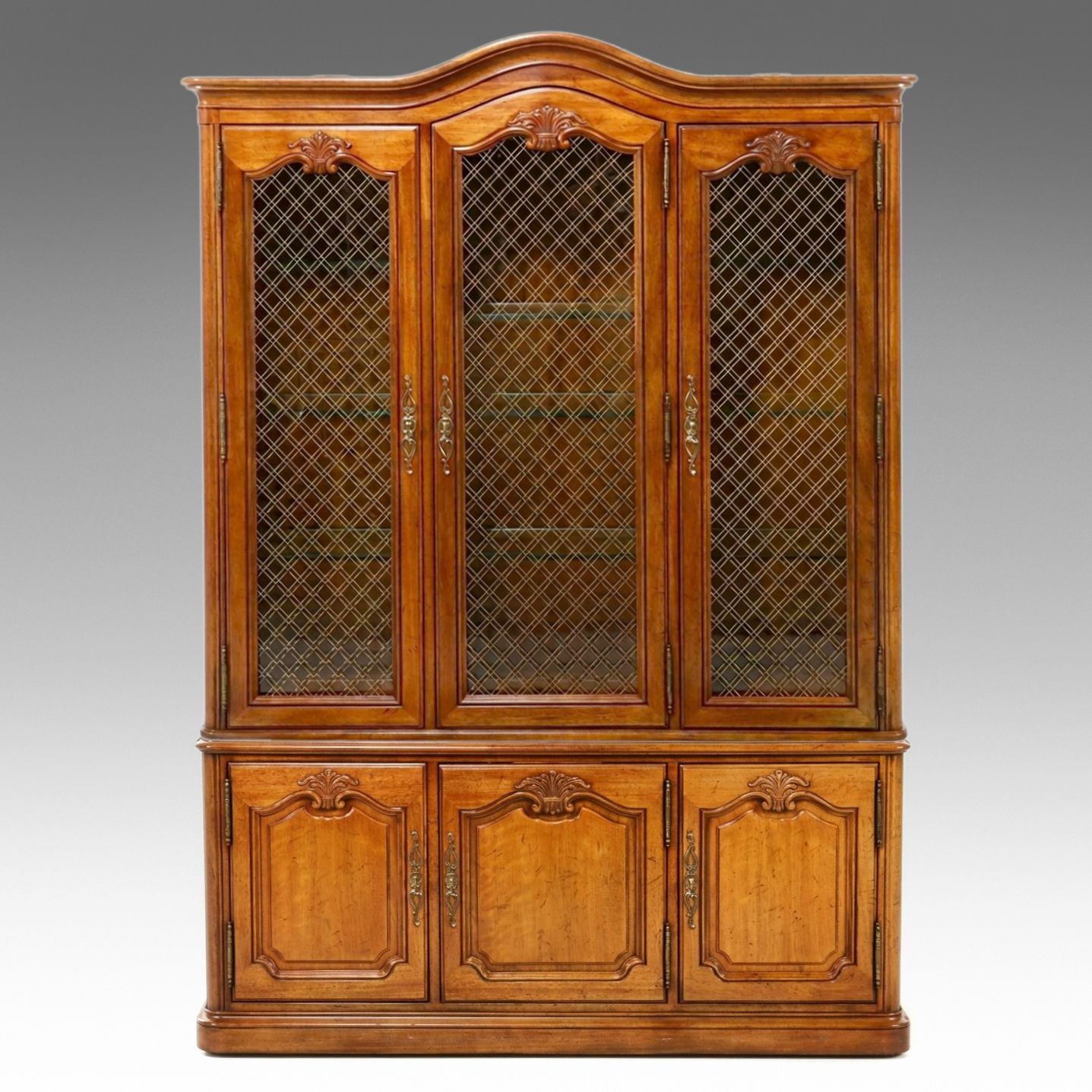 Henredon French Provincial Style Two-Piece China Cabinet, Late 20th Century