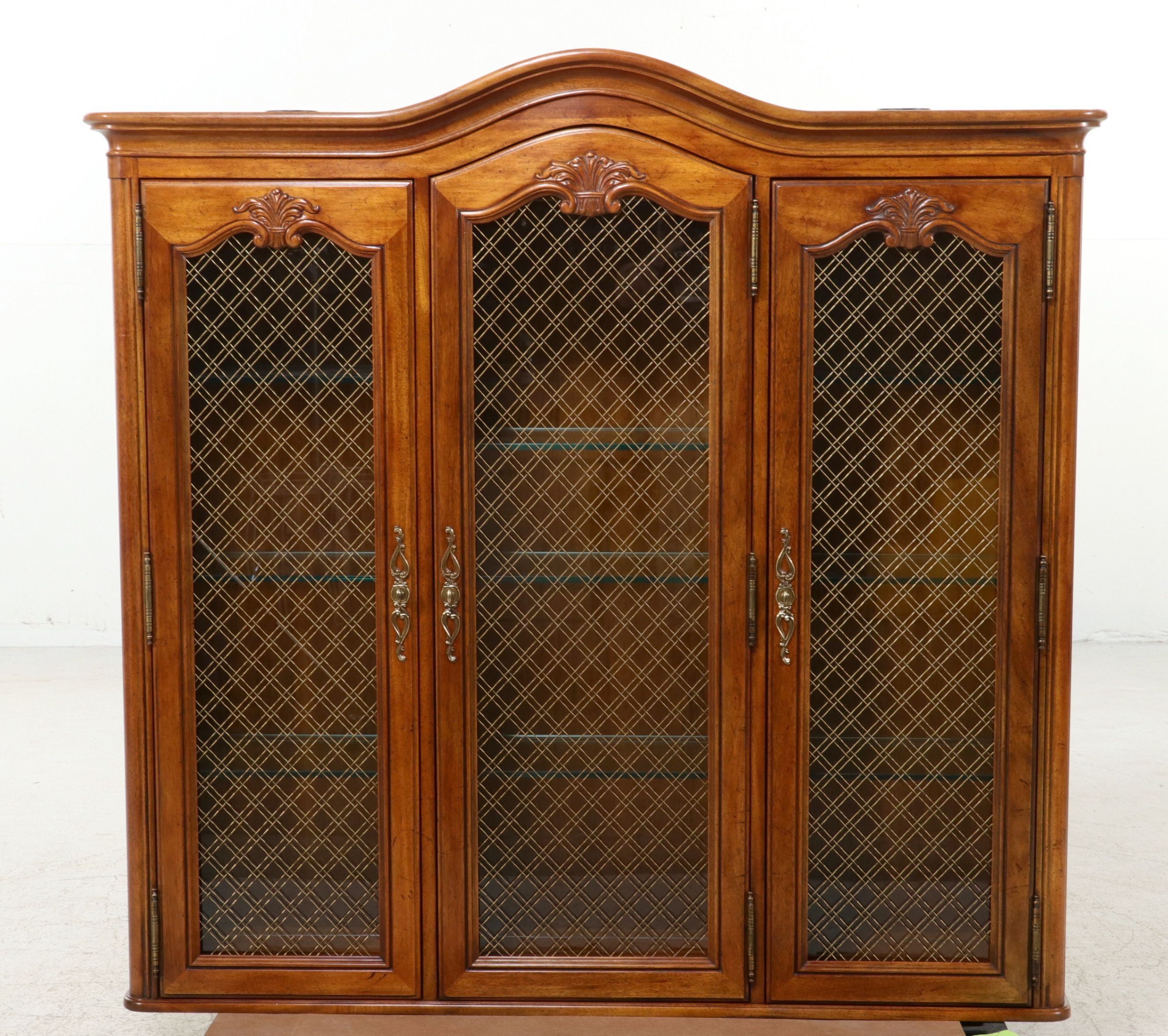 Henredon French Provincial Style Two-Piece China Cabinet, Late 20th Century
