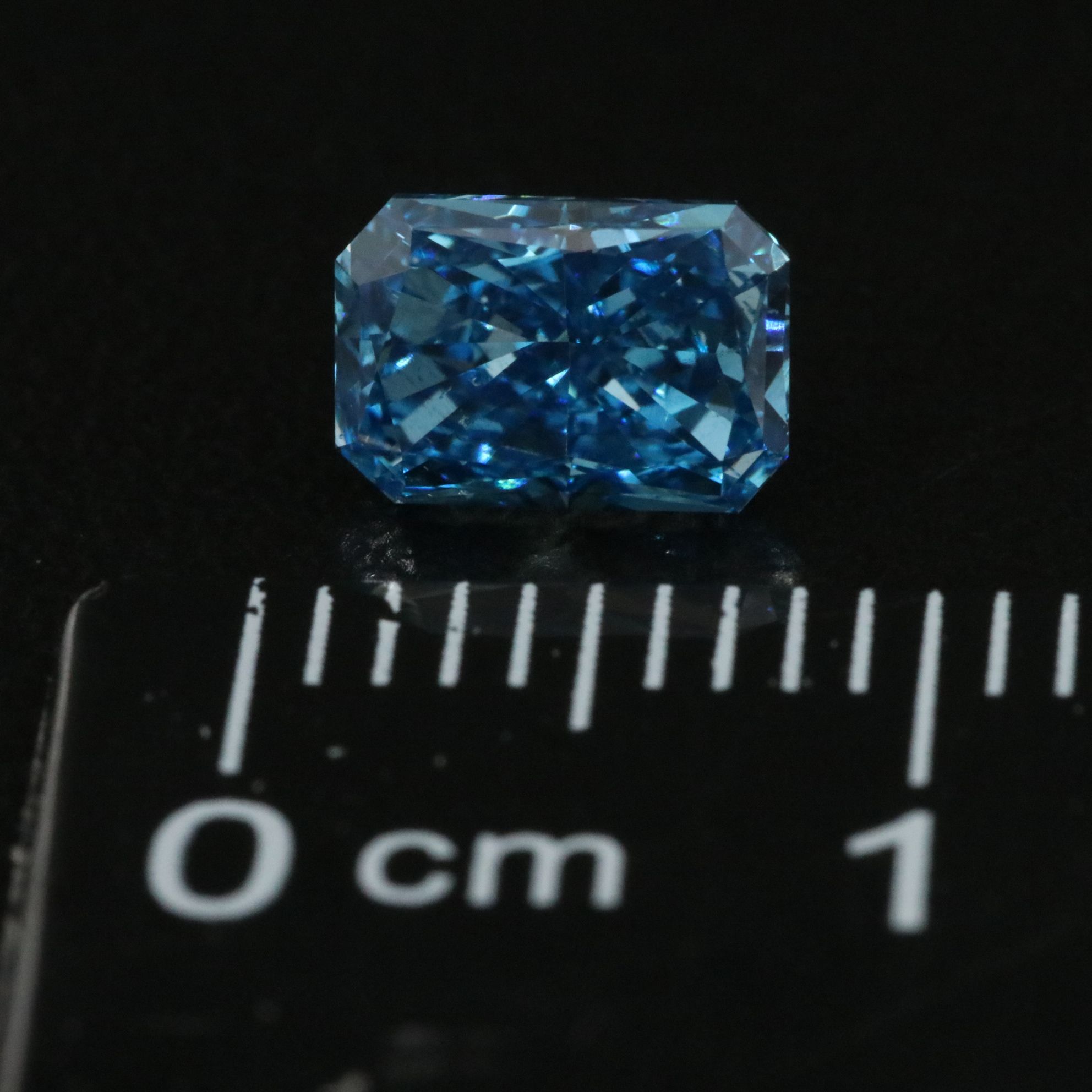 Loose 1.03 CT Lab Grown Fancy Vivid Blue Diamond with IGI Report