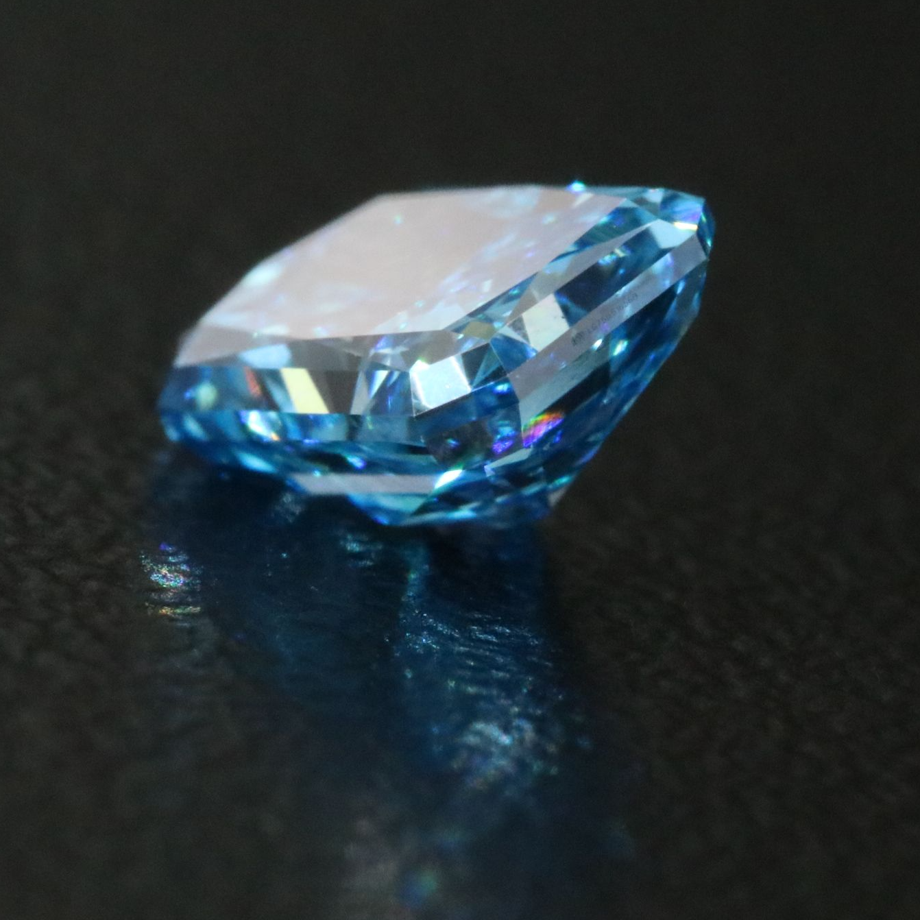 Loose 1.03 CT Lab Grown Fancy Vivid Blue Diamond with IGI Report