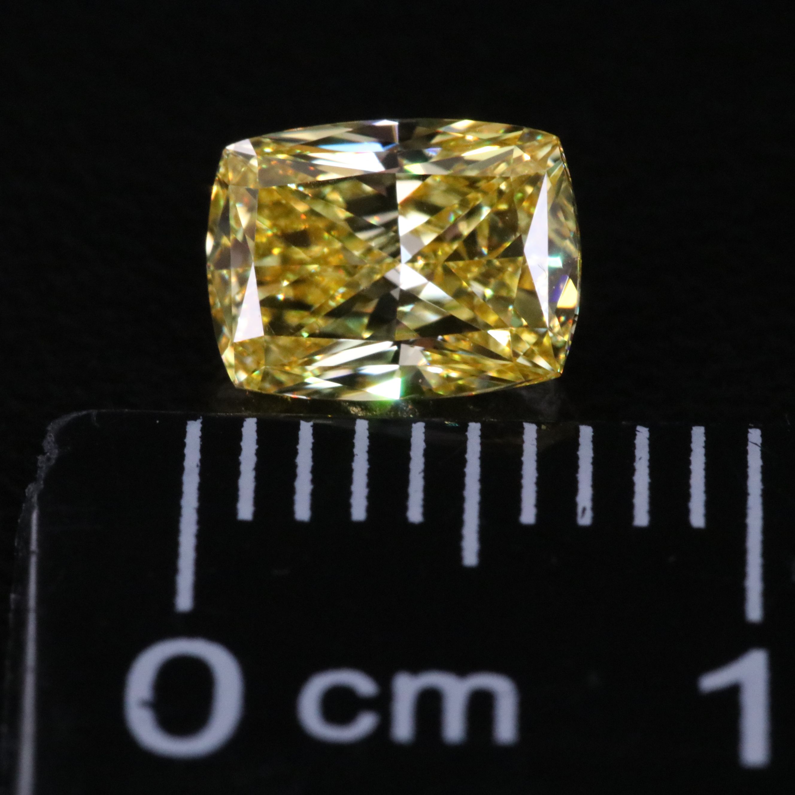 Loose 1.08 CT Lab Grown Fancy Vivid Yellow Diamond with IGI Report