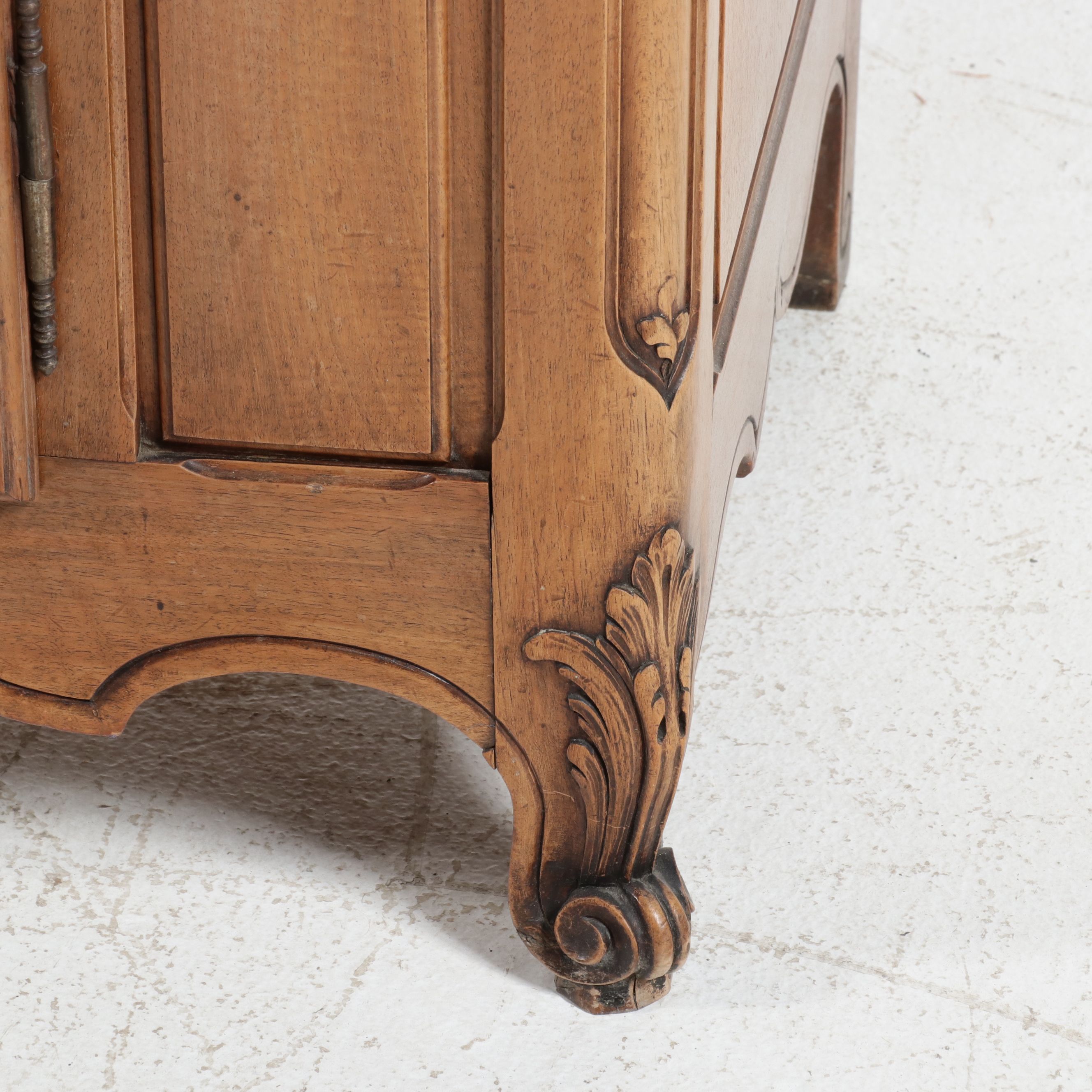 French Provincial Style Carved Walnut Buffet à Deux Corps, Mid to Late 19th C.