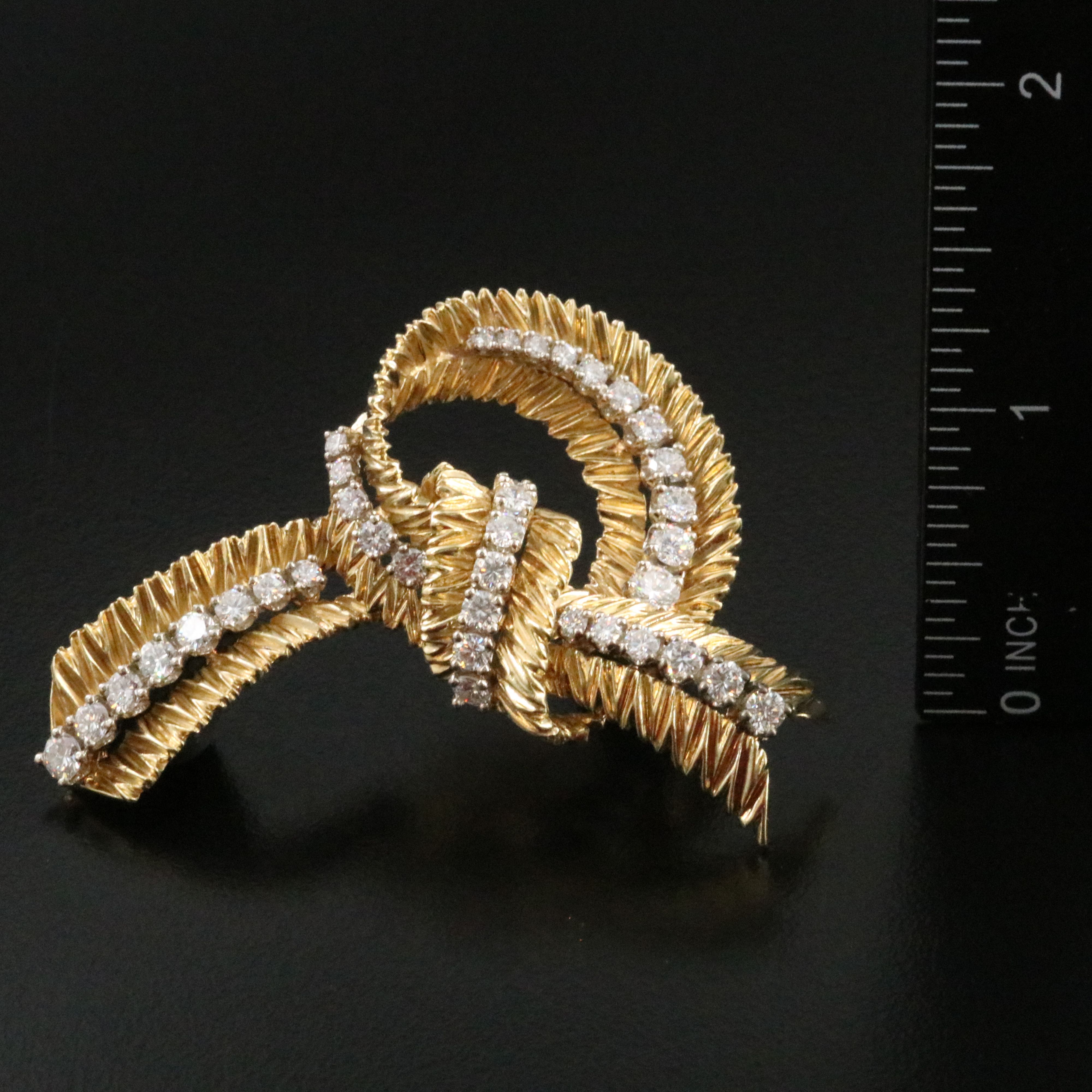 18K 2.50 CTW Diamond Ribbon Brooch