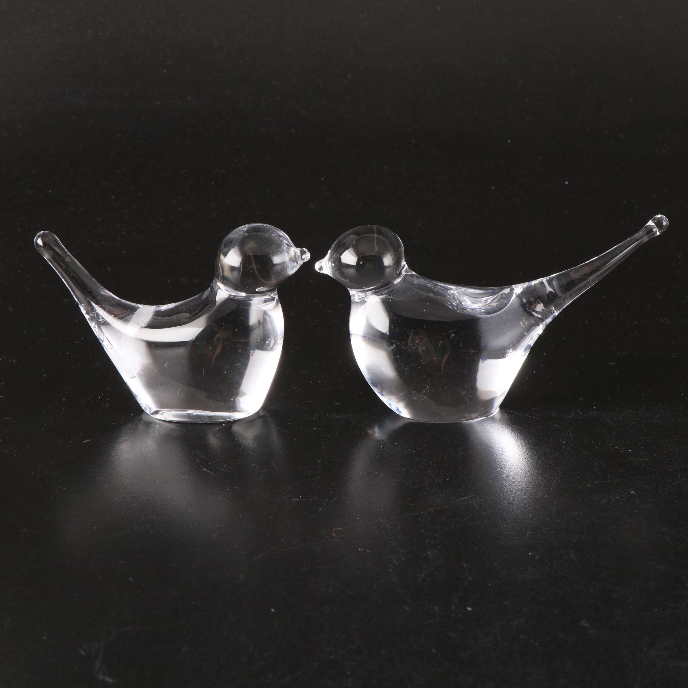 Simon Pearce Bird Paperweights, and Crystal Beadwork Flowers on Matte Gold Lamp