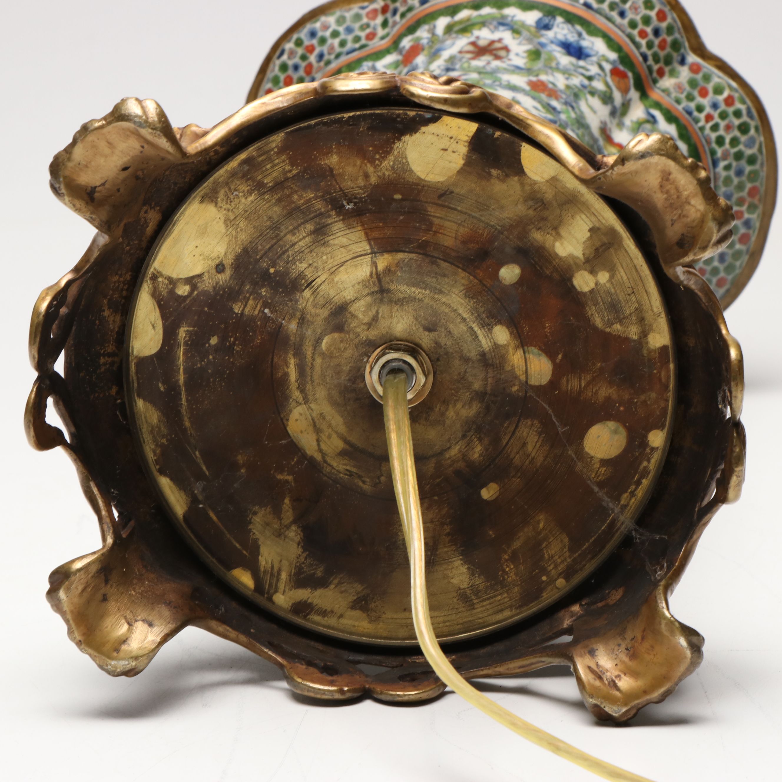 Chinoiserie Painted Ceramic and Brass Finish Table Lamp