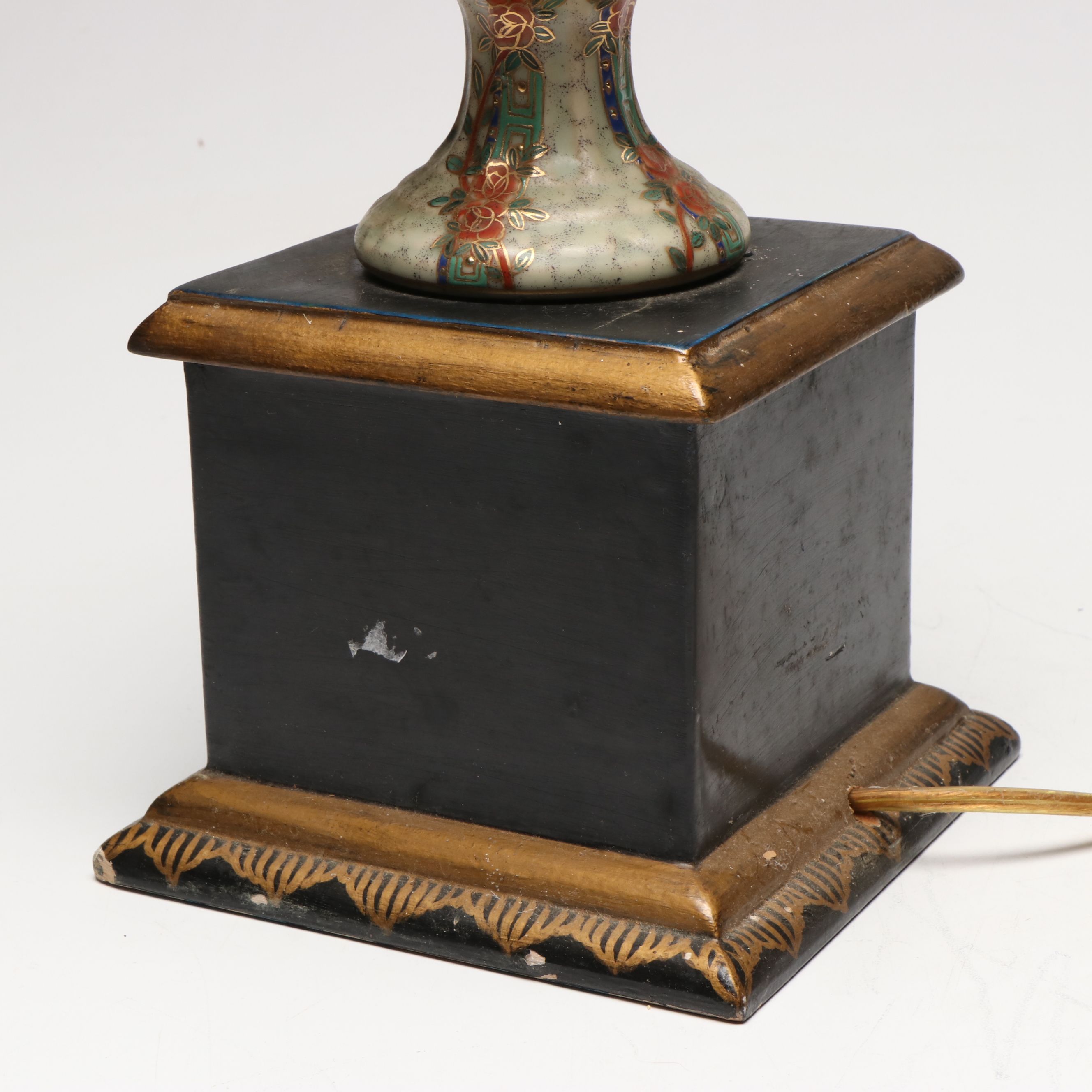Chinoiserie Ceramic Floral Vase Table Lamp