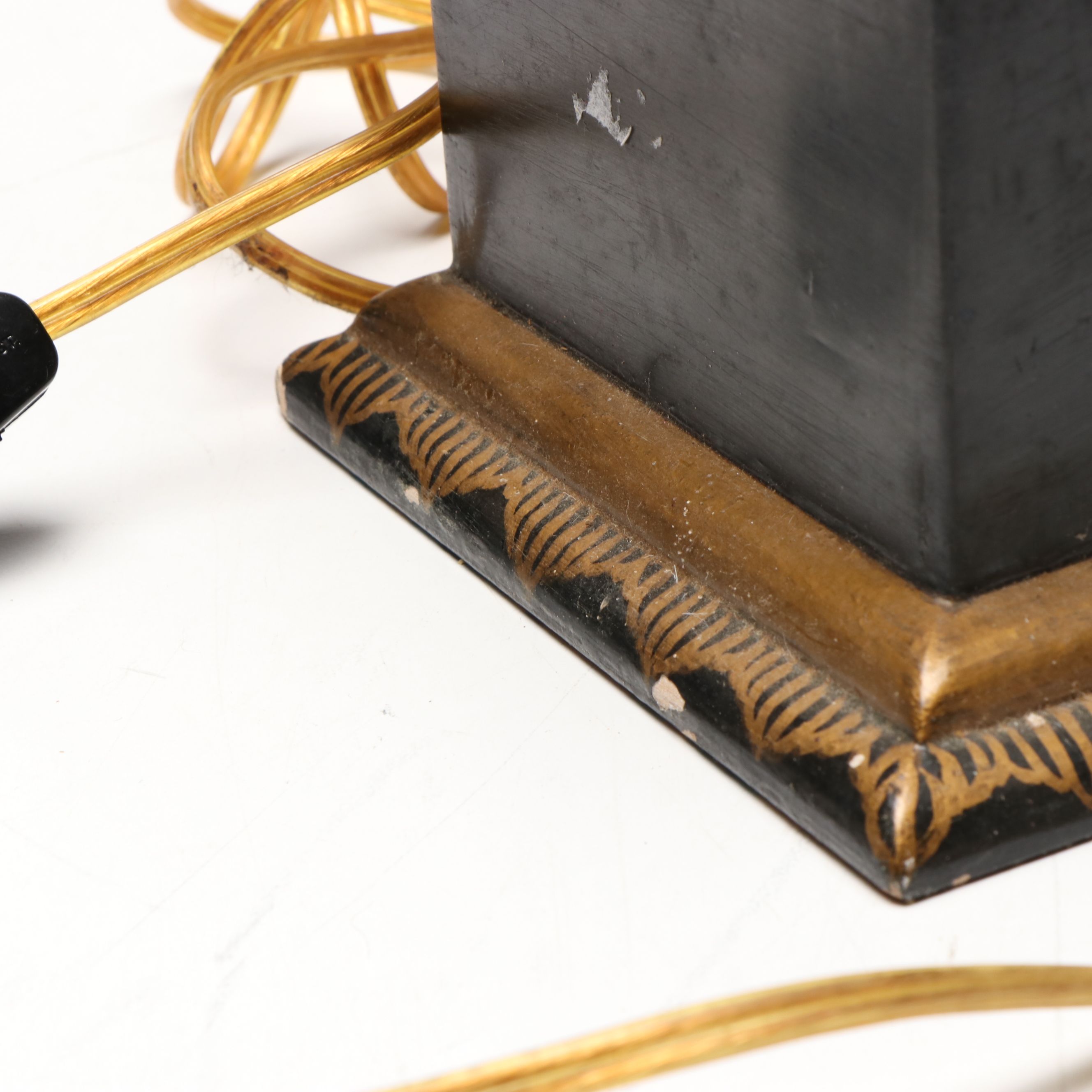 Chinoiserie Ceramic Floral Vase Table Lamp