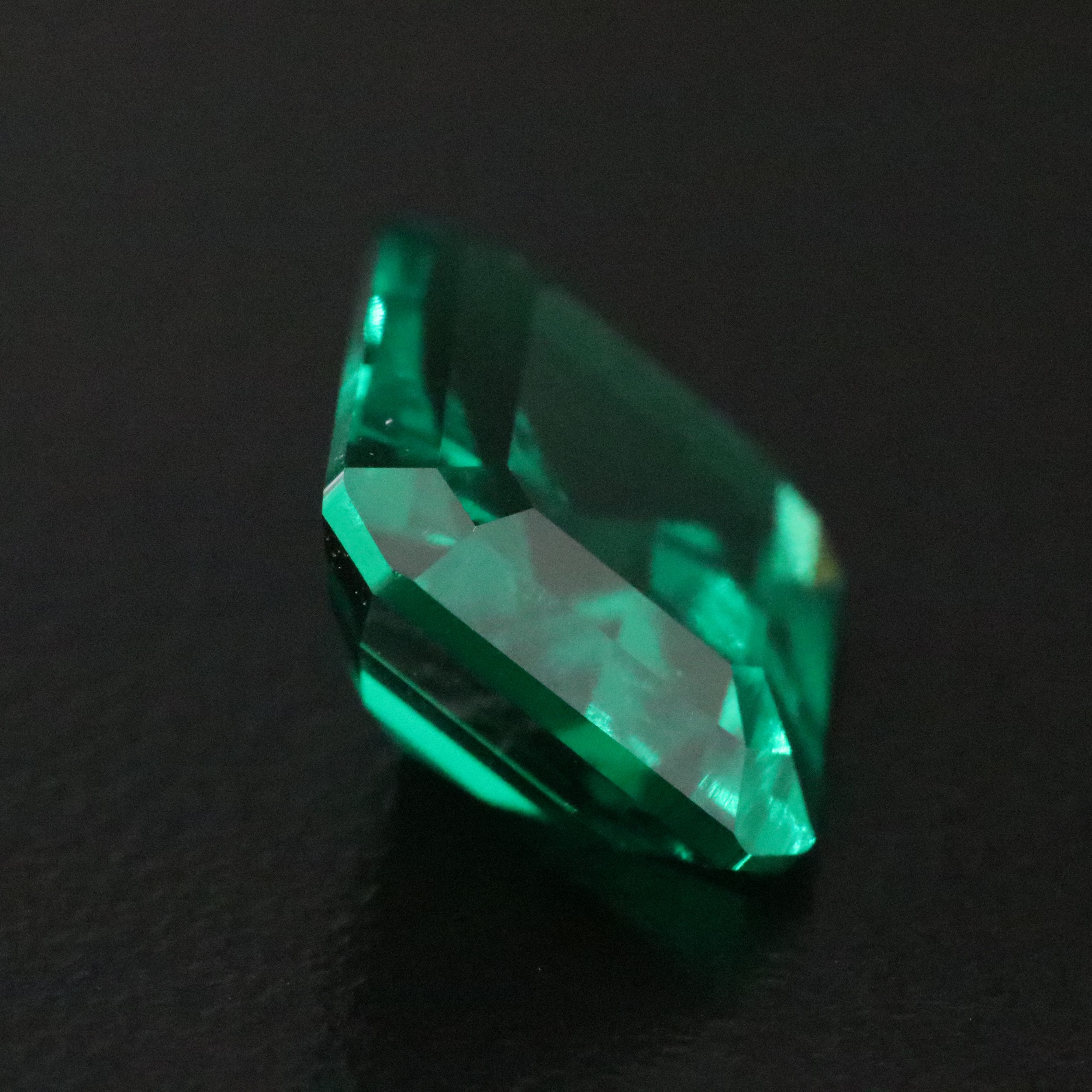 Loose 5.08 CT Lab Grown Emerald