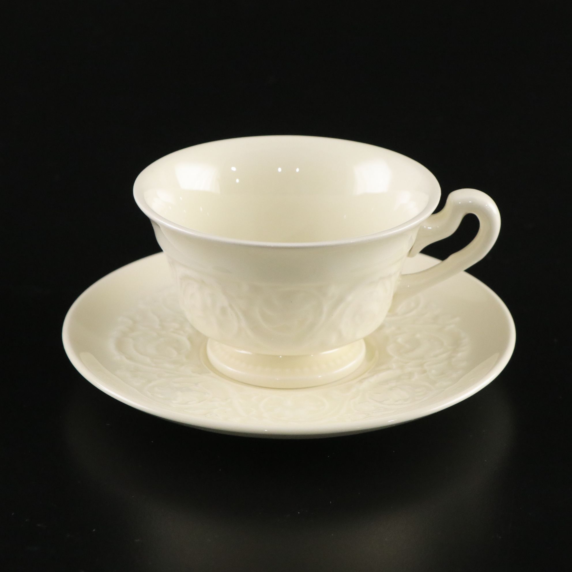 Wedgwood "Patrician" Dinnerware Set for Eight with Serving Pieces