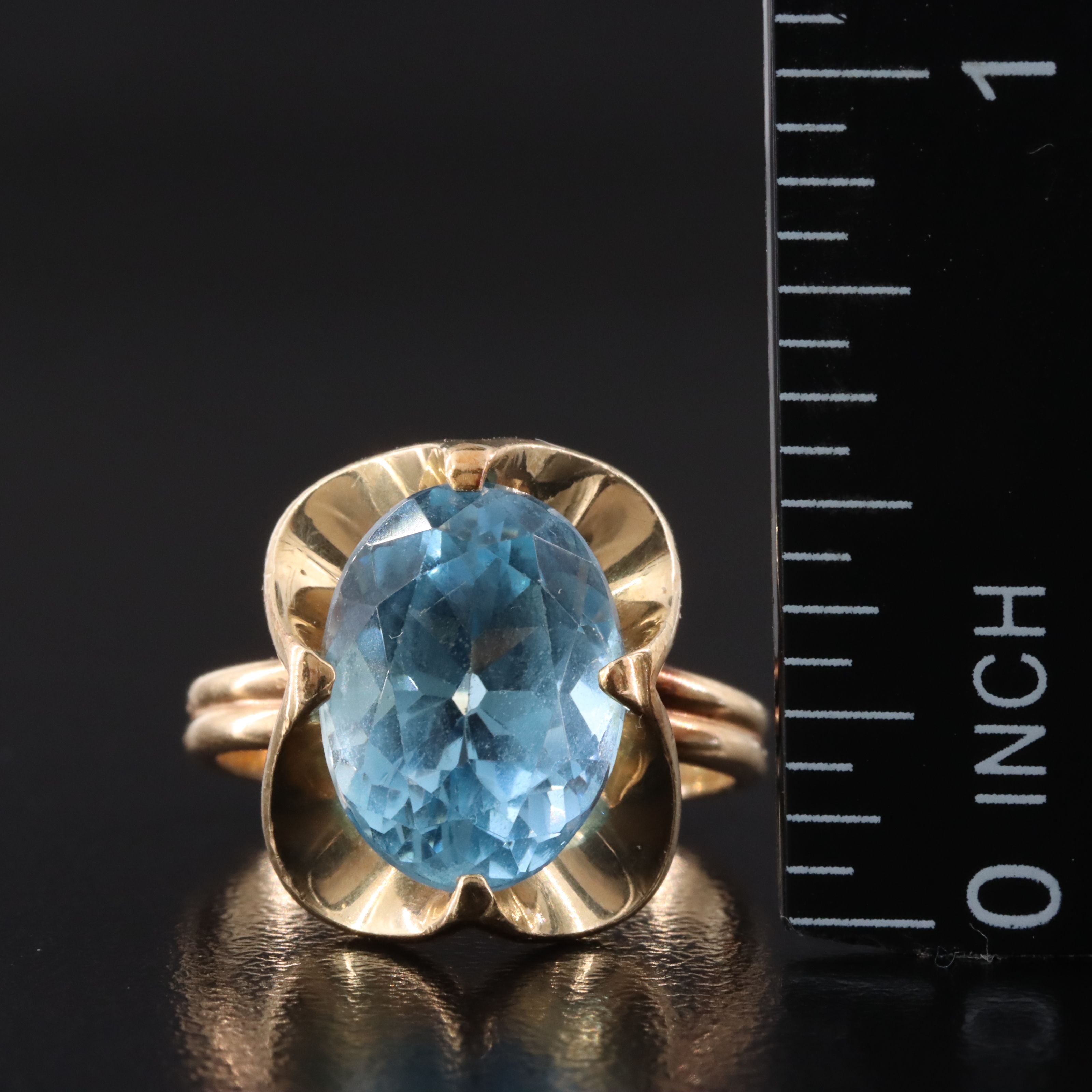 14K Scalloped 4.30 CT Aquamarine Ring